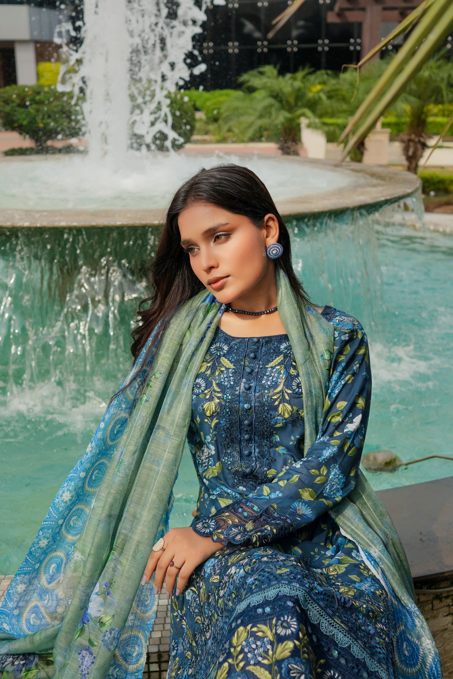 Munira Embroidered Lawn 3 Piece Suit MUN665