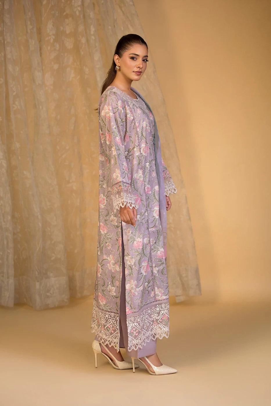 Bin Tayyab Embroidered Lawn 3 Piece Suit BIT04