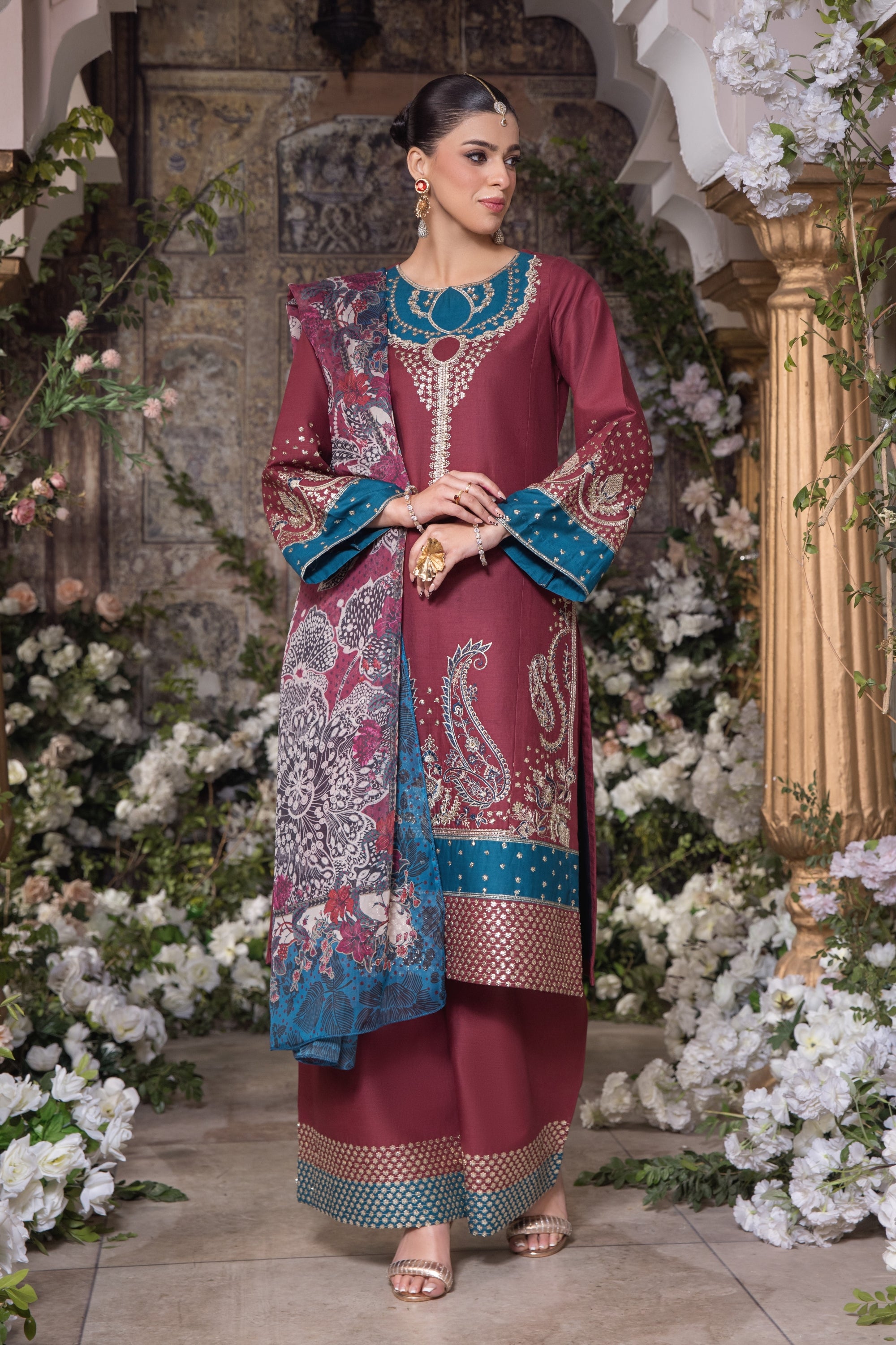 Heeras Embroidered Cambric 3 Piece Suit HEE10