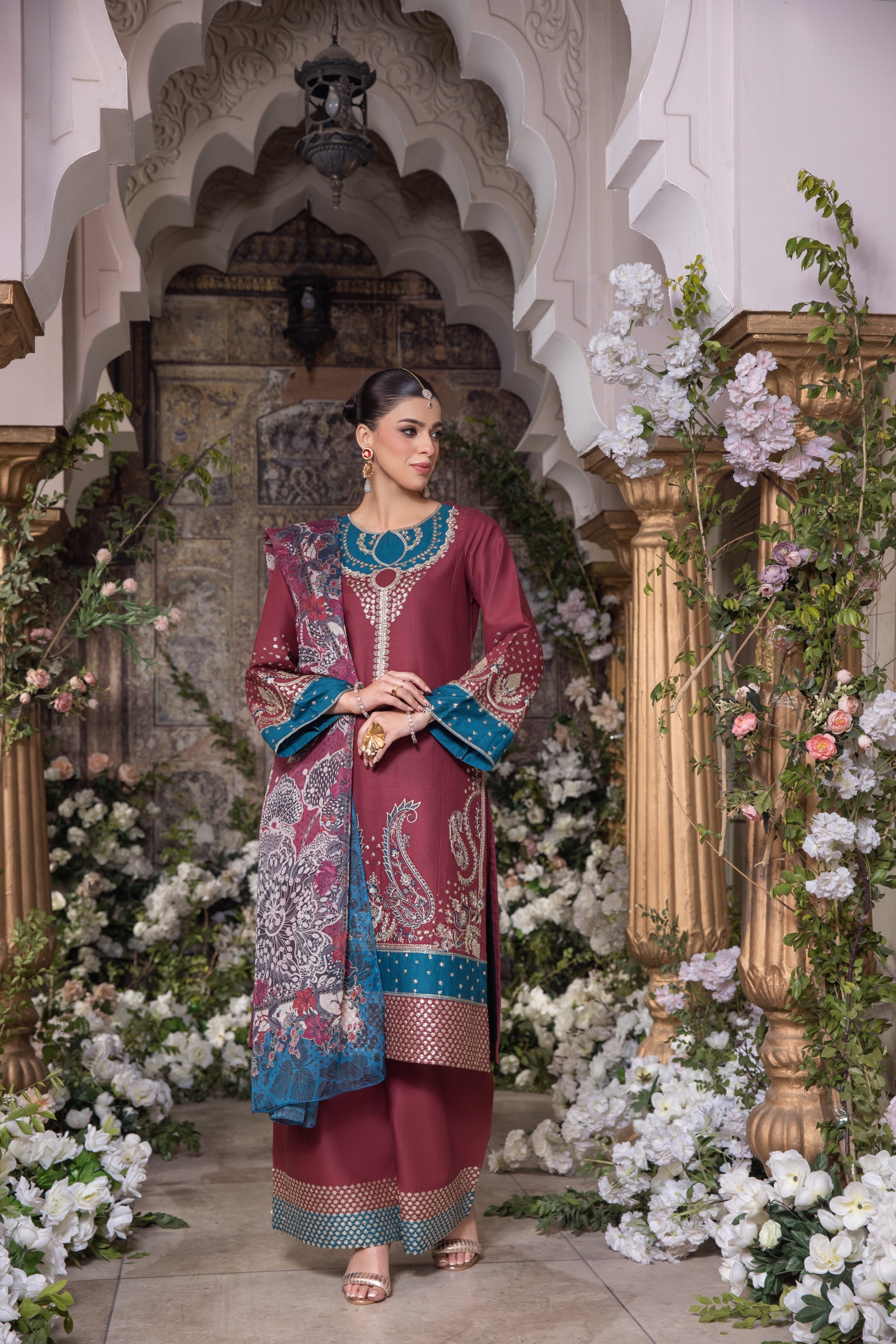 Heeras Embroidered Cambric 3 Piece Suit HEE10
