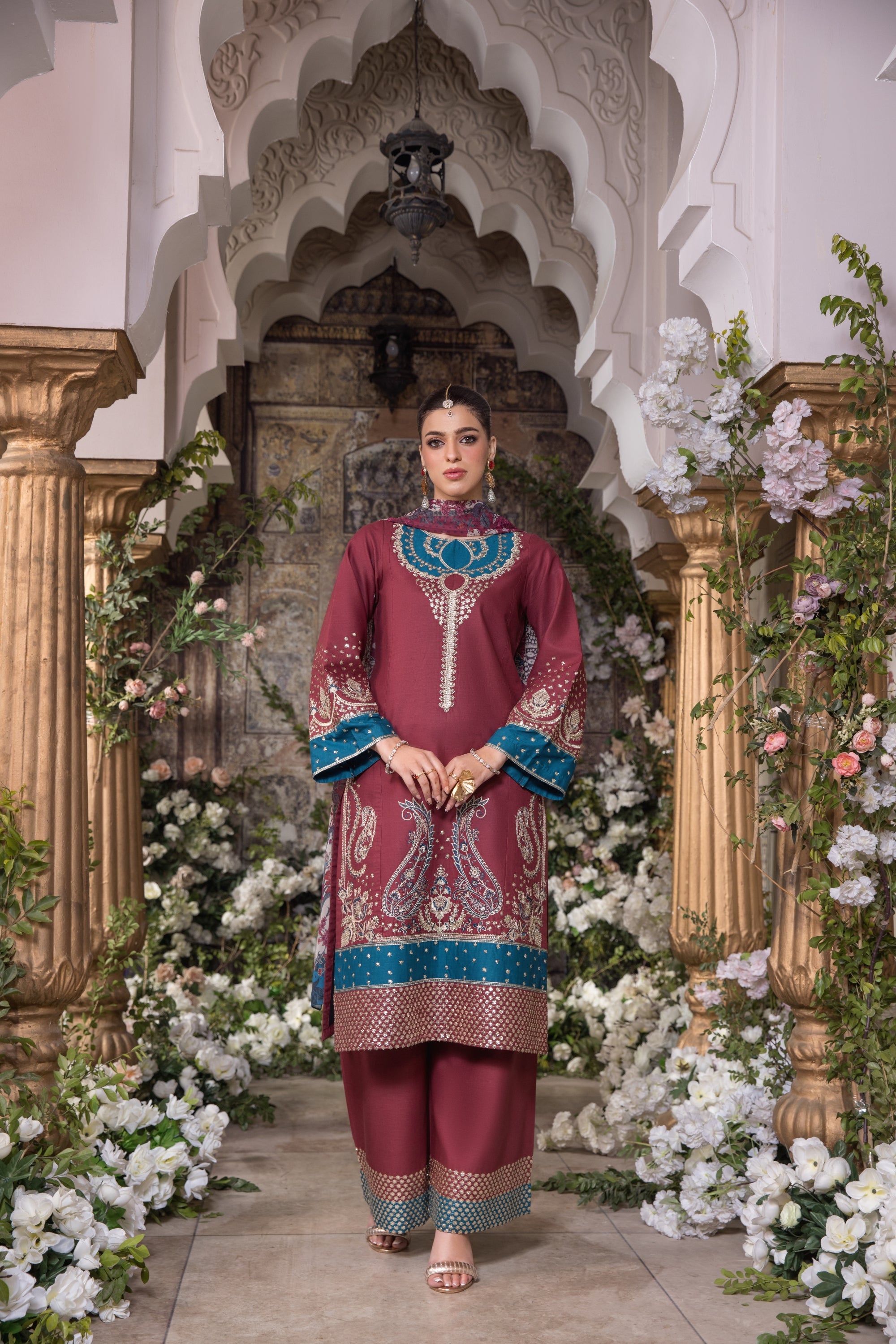 Heeras Embroidered Cambric 3 Piece Suit HEE10