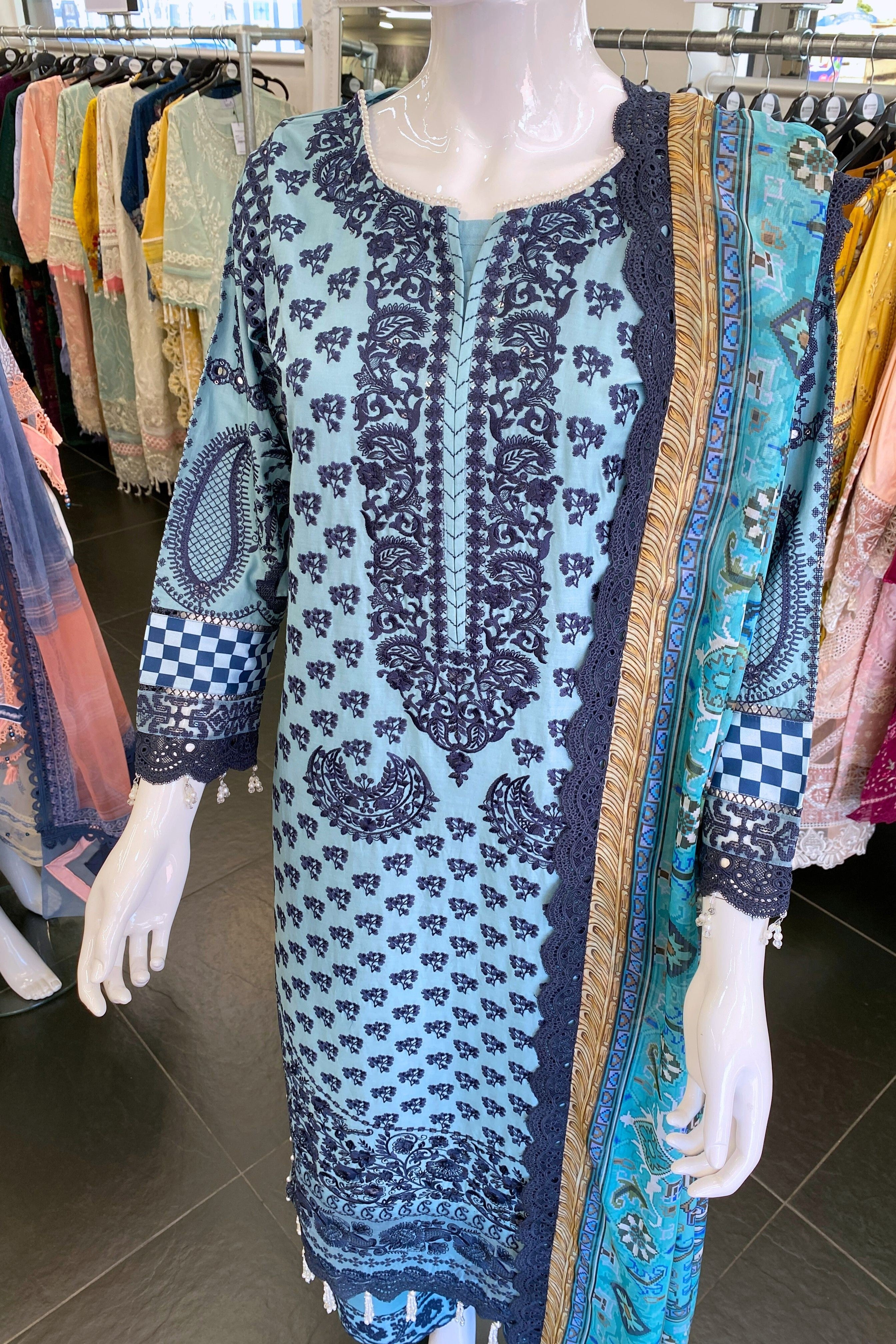 Imrozia Hania Luxury Lawn Parizay IMR228