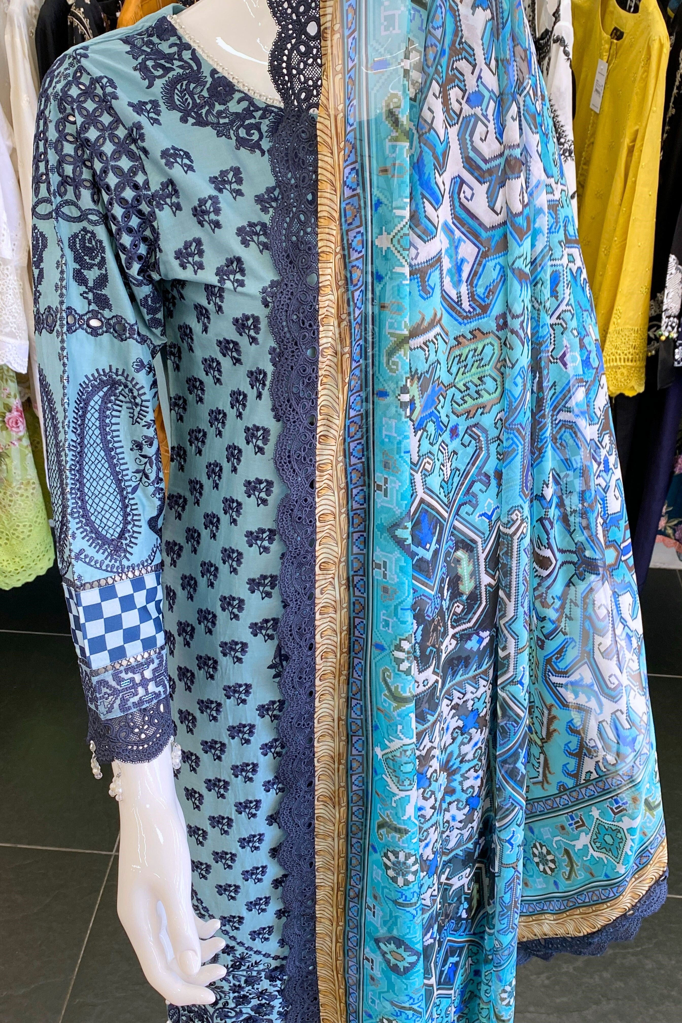 Imrozia Hania Luxury Lawn Parizay IMR228