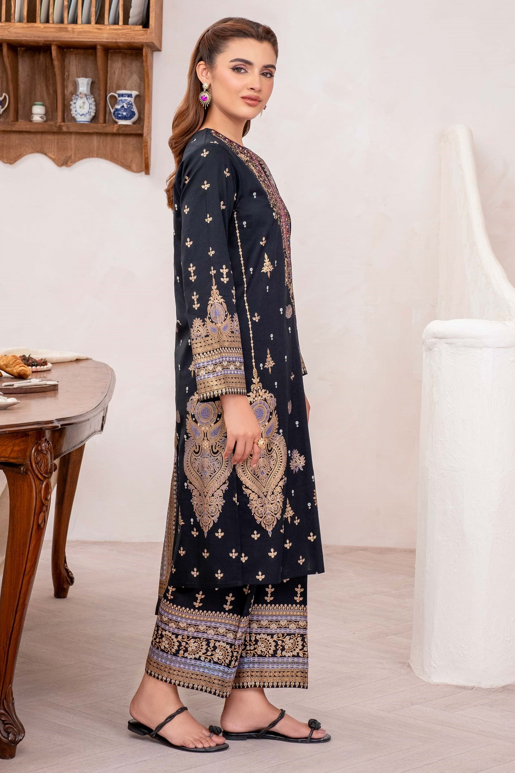 Limelight Embroidered Lawn 3 Piece Suit LIM375