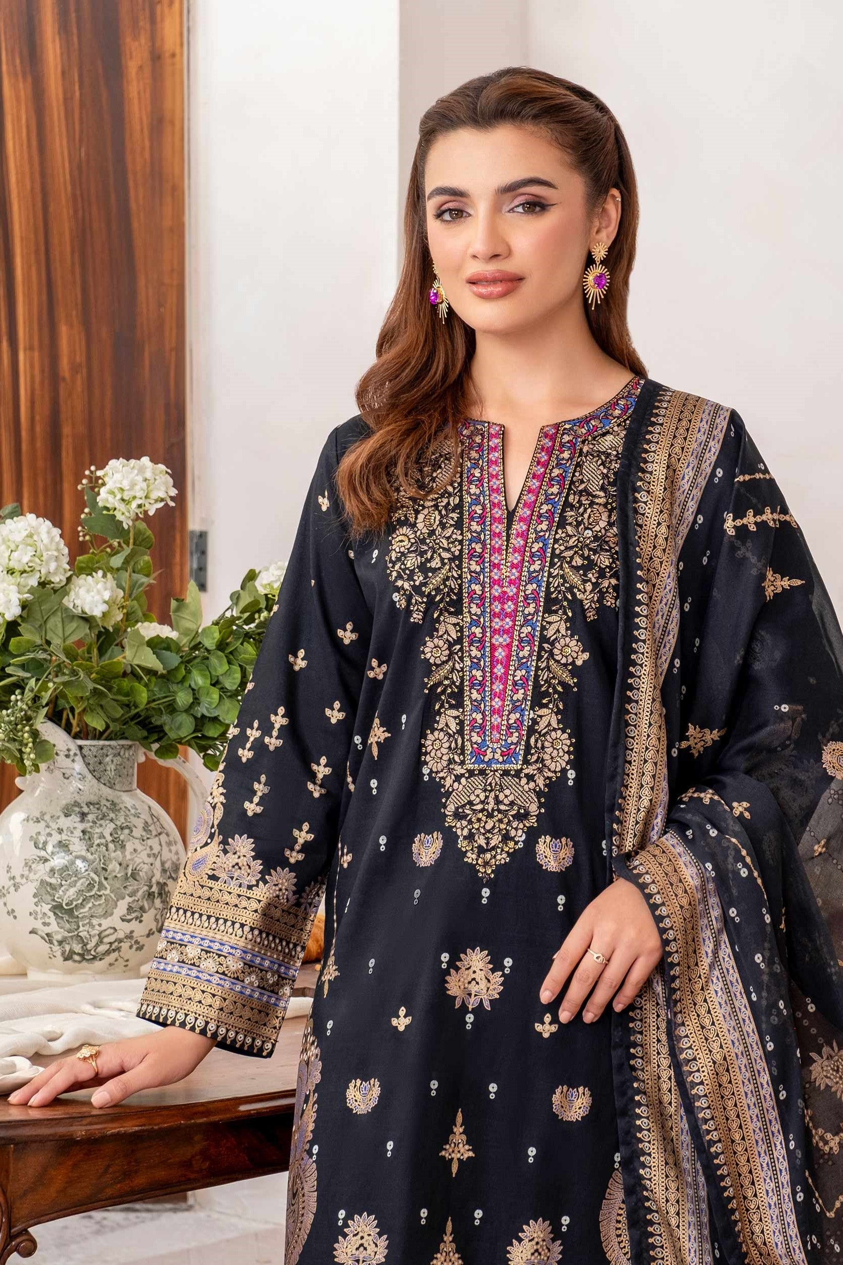 Limelight Embroidered Lawn 3 Piece Suit LIM375