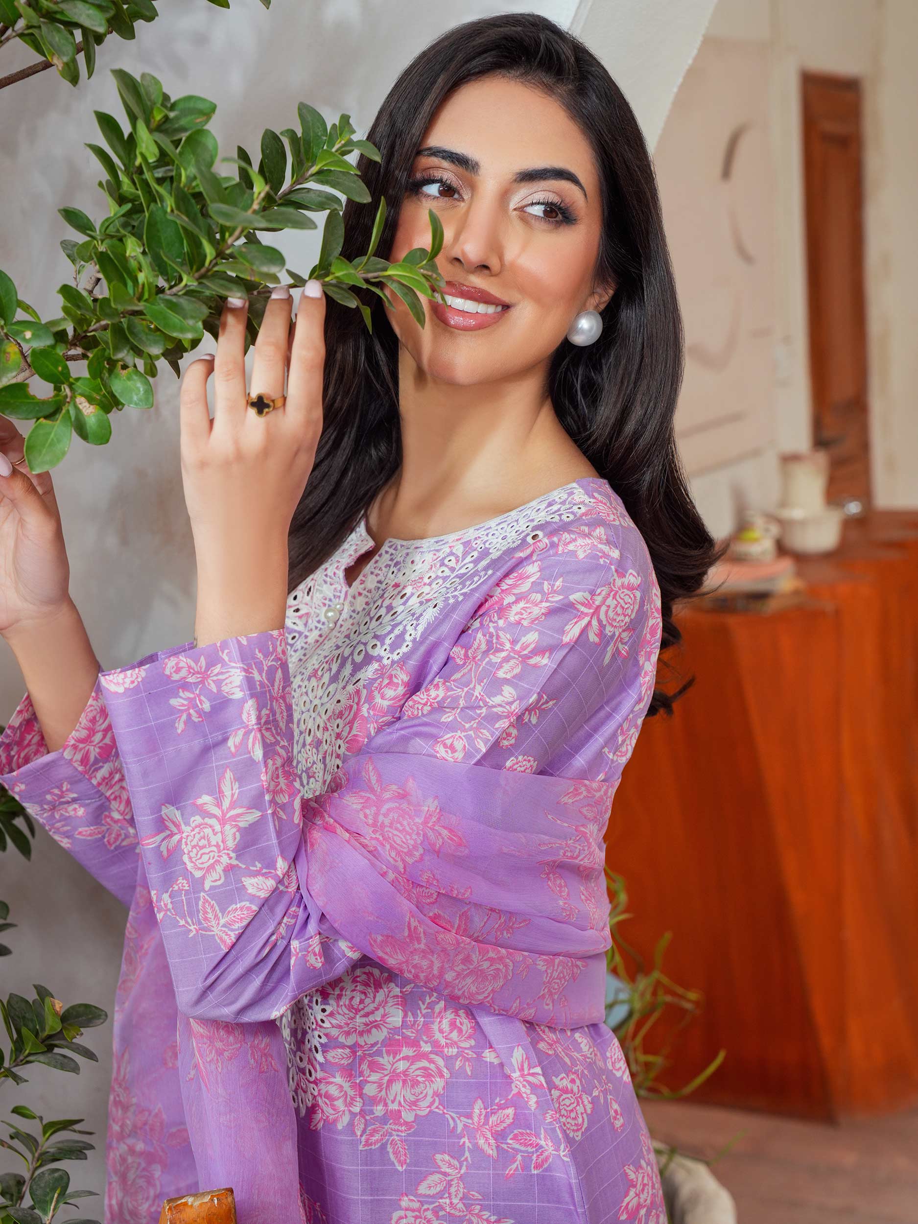 Limelight Embroidered Lawn 3 Piece Suit LIM378