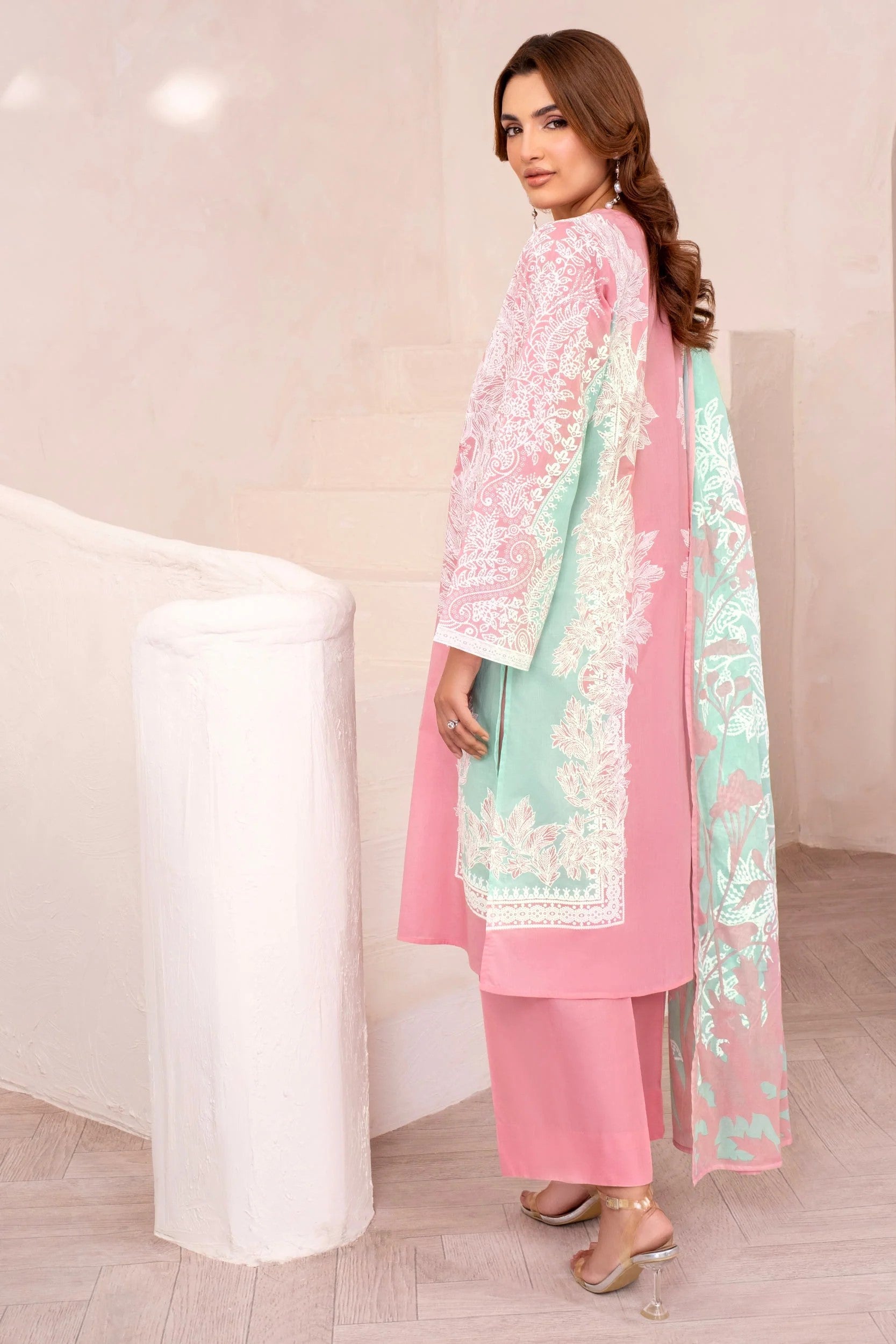 Limelight Embroidered Lawn 3 Piece Suit LIM373