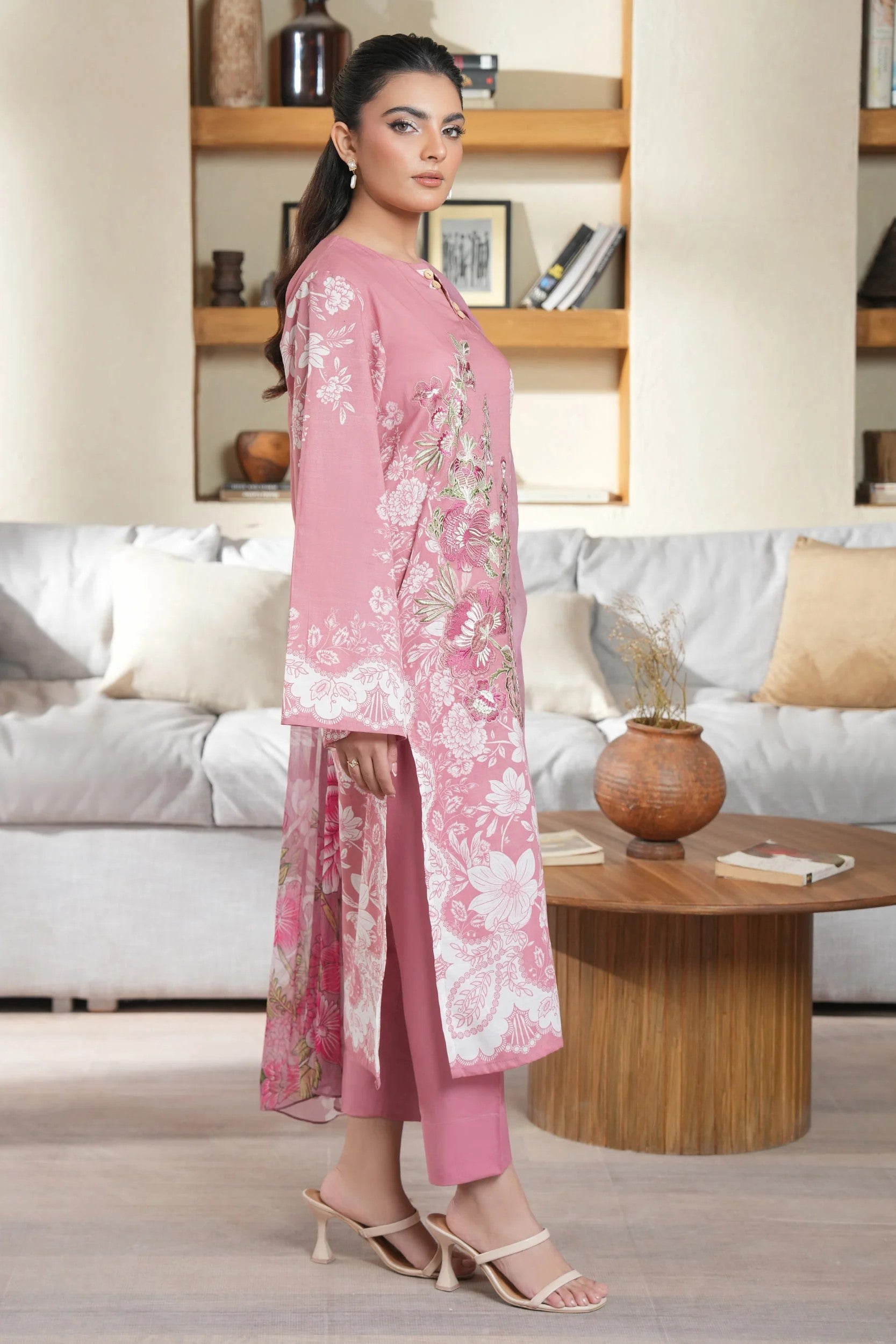 Limelight Embroidered Lawn 3 Piece Suit LIM376
