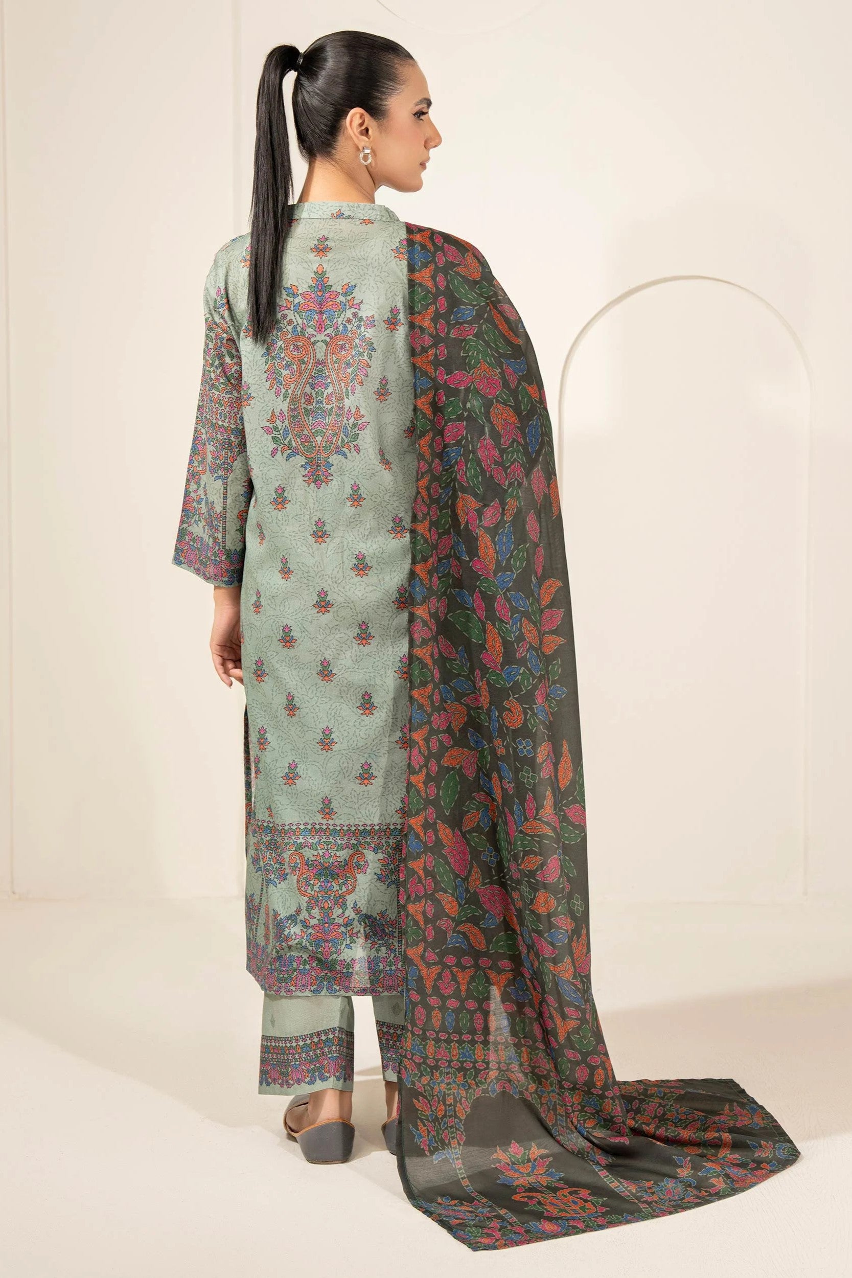 Limelight Lawn 3 Piece Shalwar Kameez Suit LIM385
