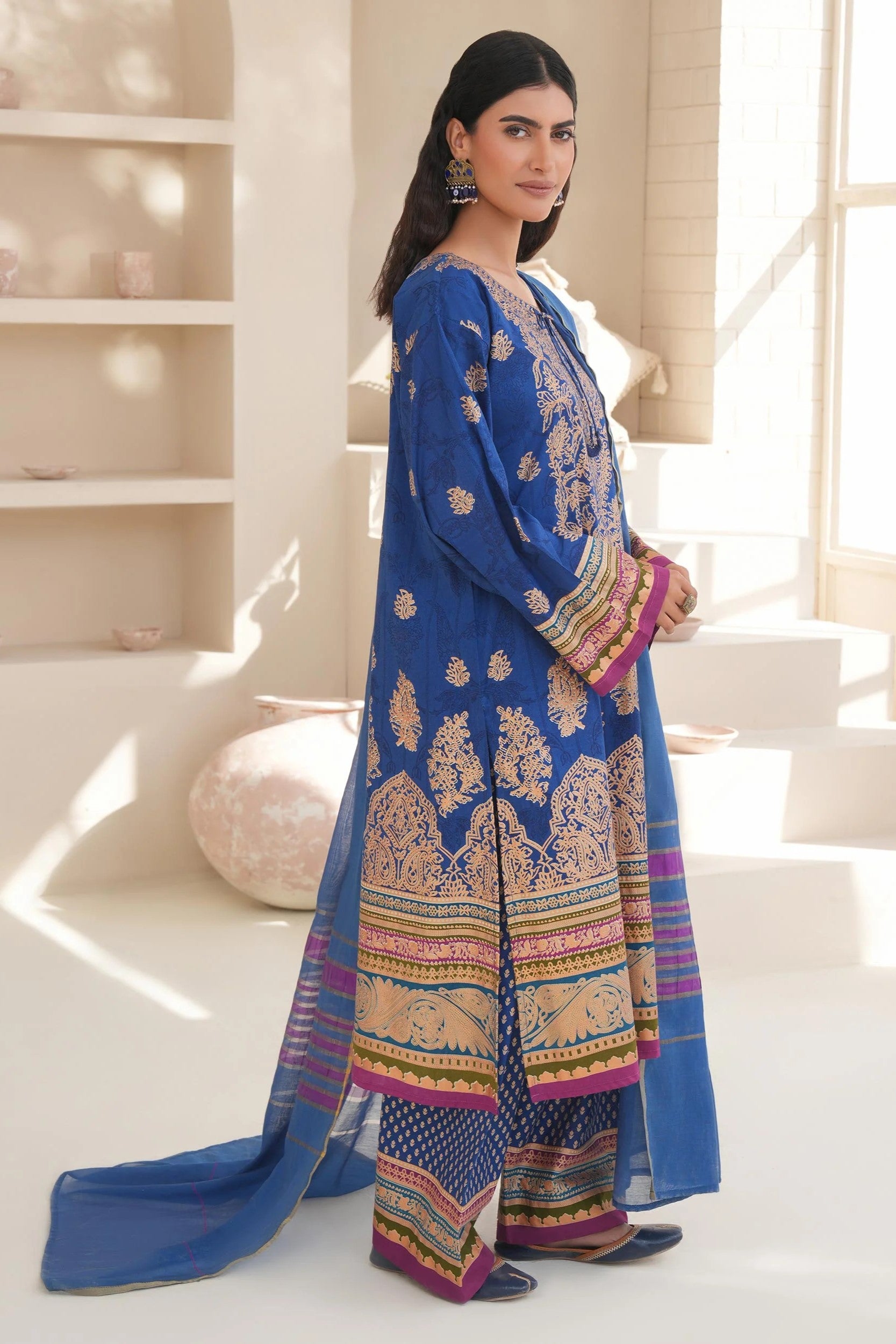 Limelight Lawn 3 Piece Shalwar Kameez Suit LIM394
