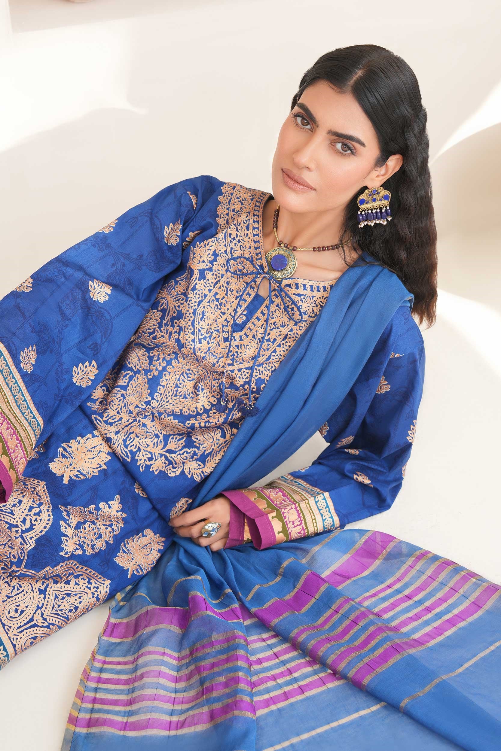 Limelight Lawn 3 Piece Shalwar Kameez Suit LIM394