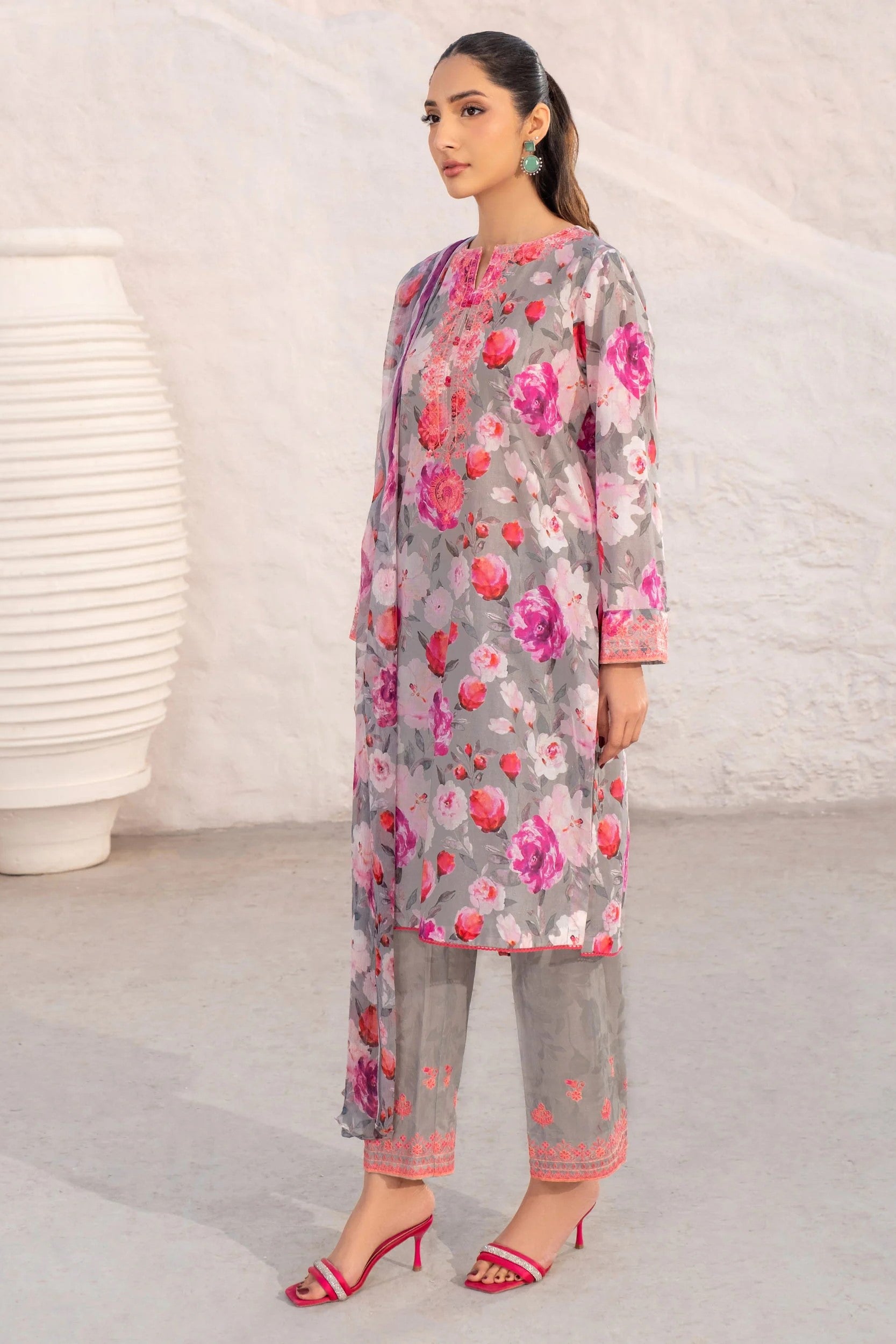 Limelight Embroidered Lawn 3 Piece Suit LIM398