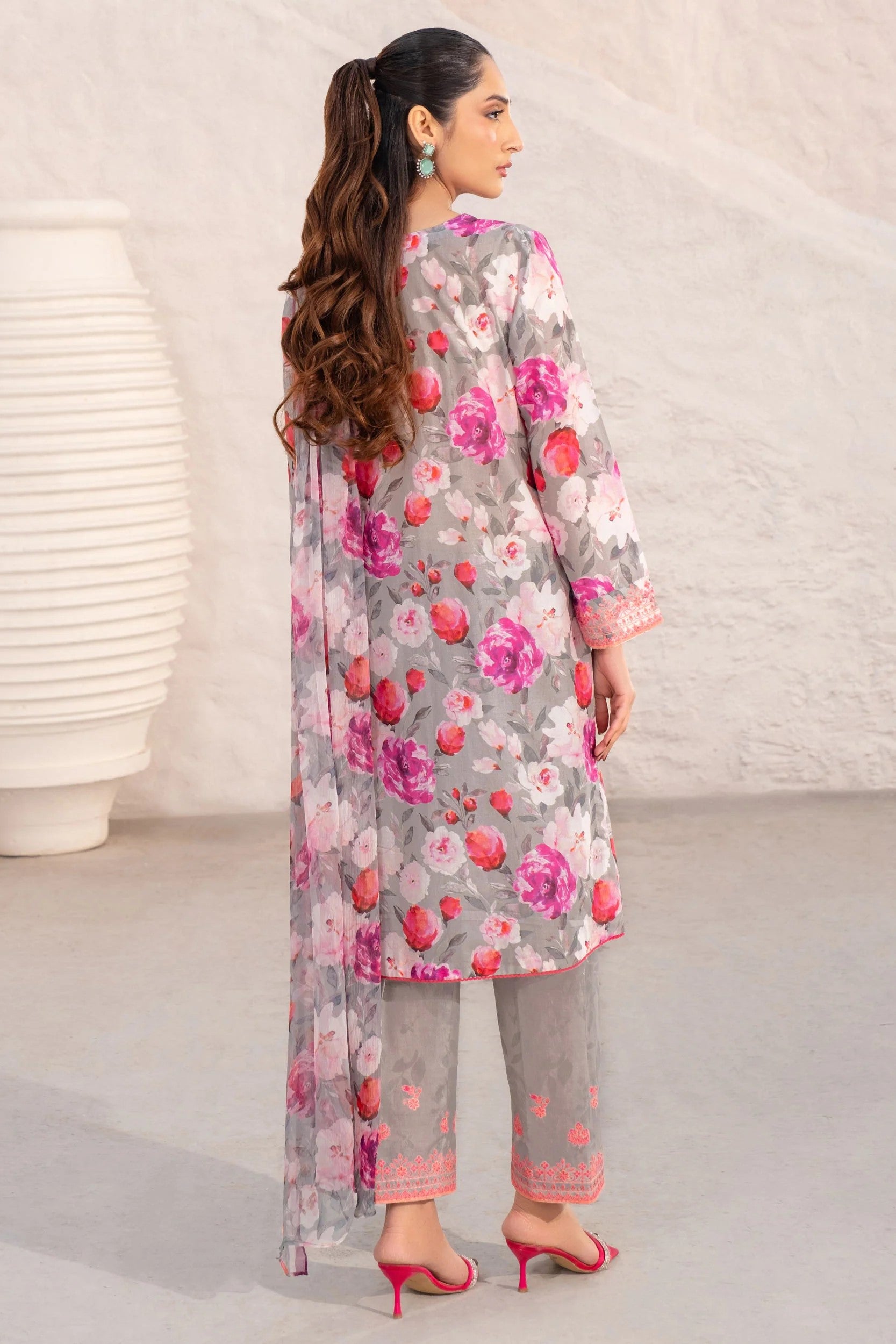 Limelight Embroidered Lawn 3 Piece Suit LIM398