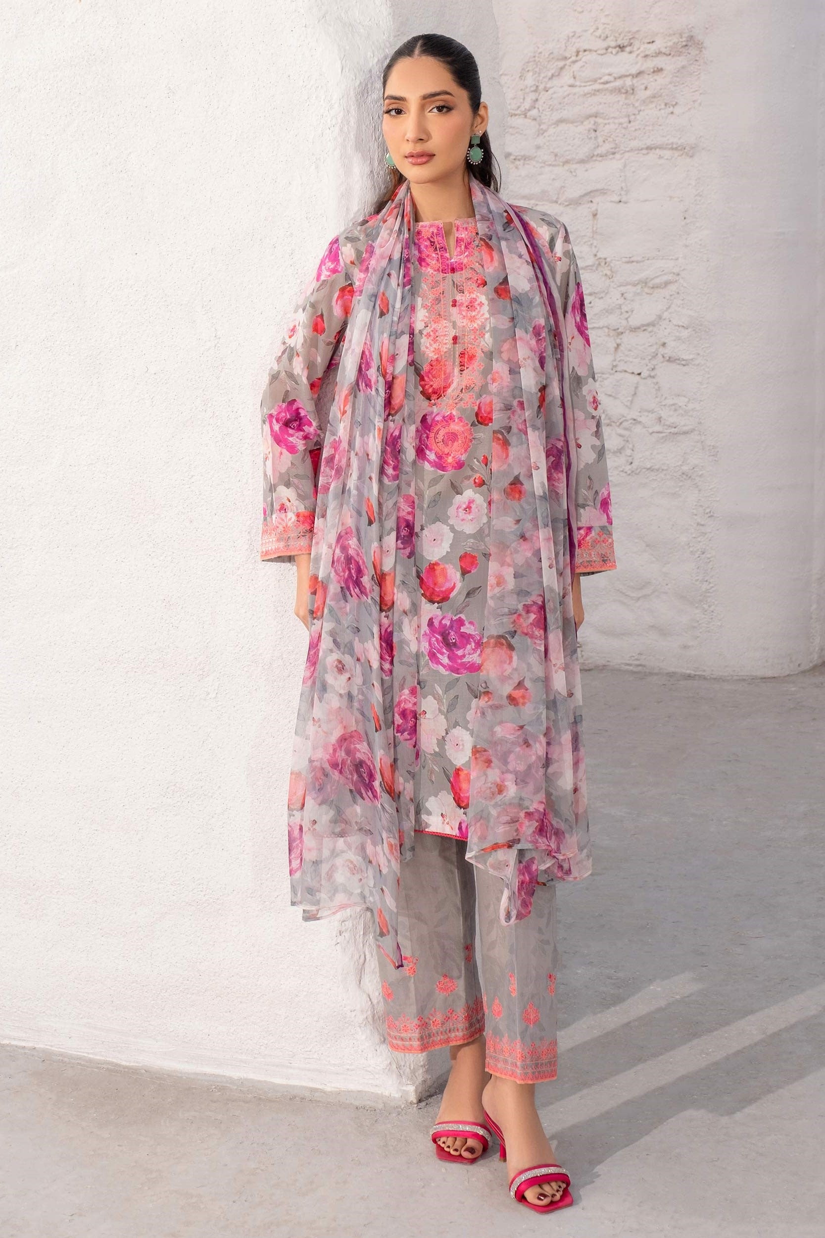 Limelight Embroidered Lawn 3 Piece Suit LIM398