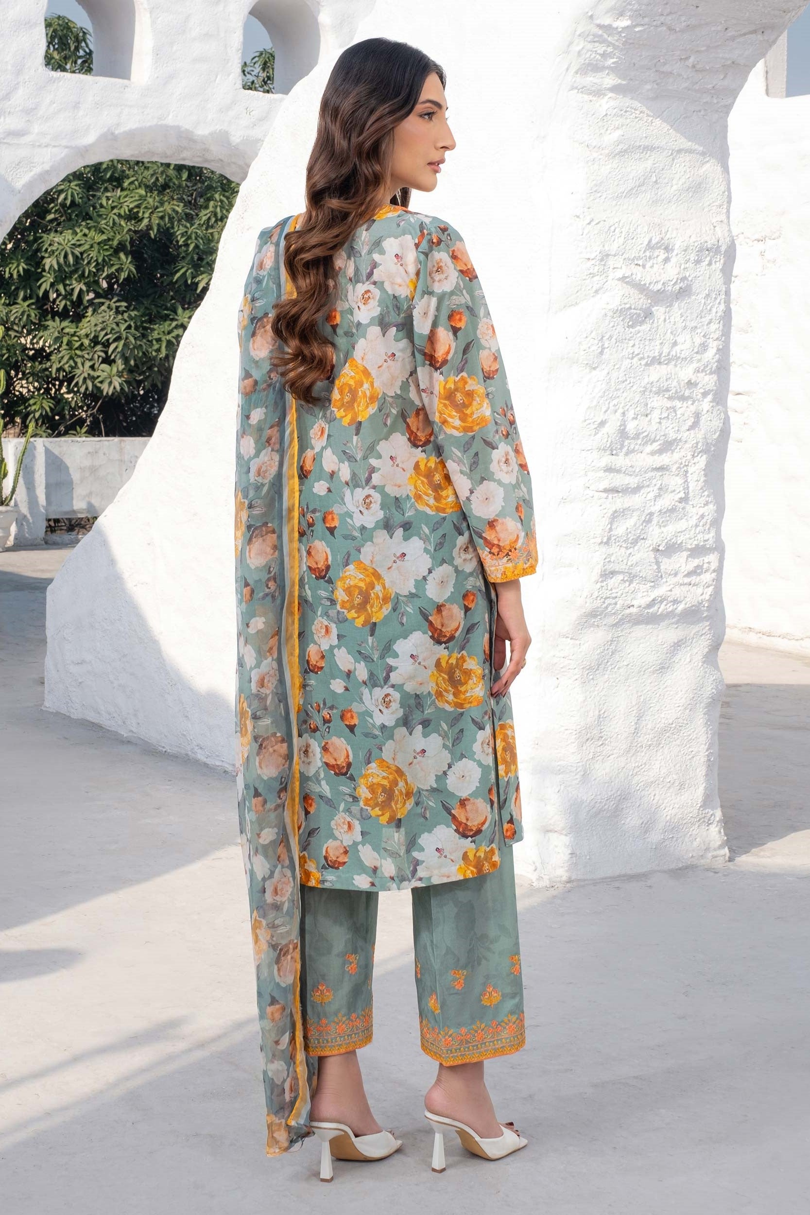 Limelight Embroidered Lawn 3 Piece Suit LIM399
