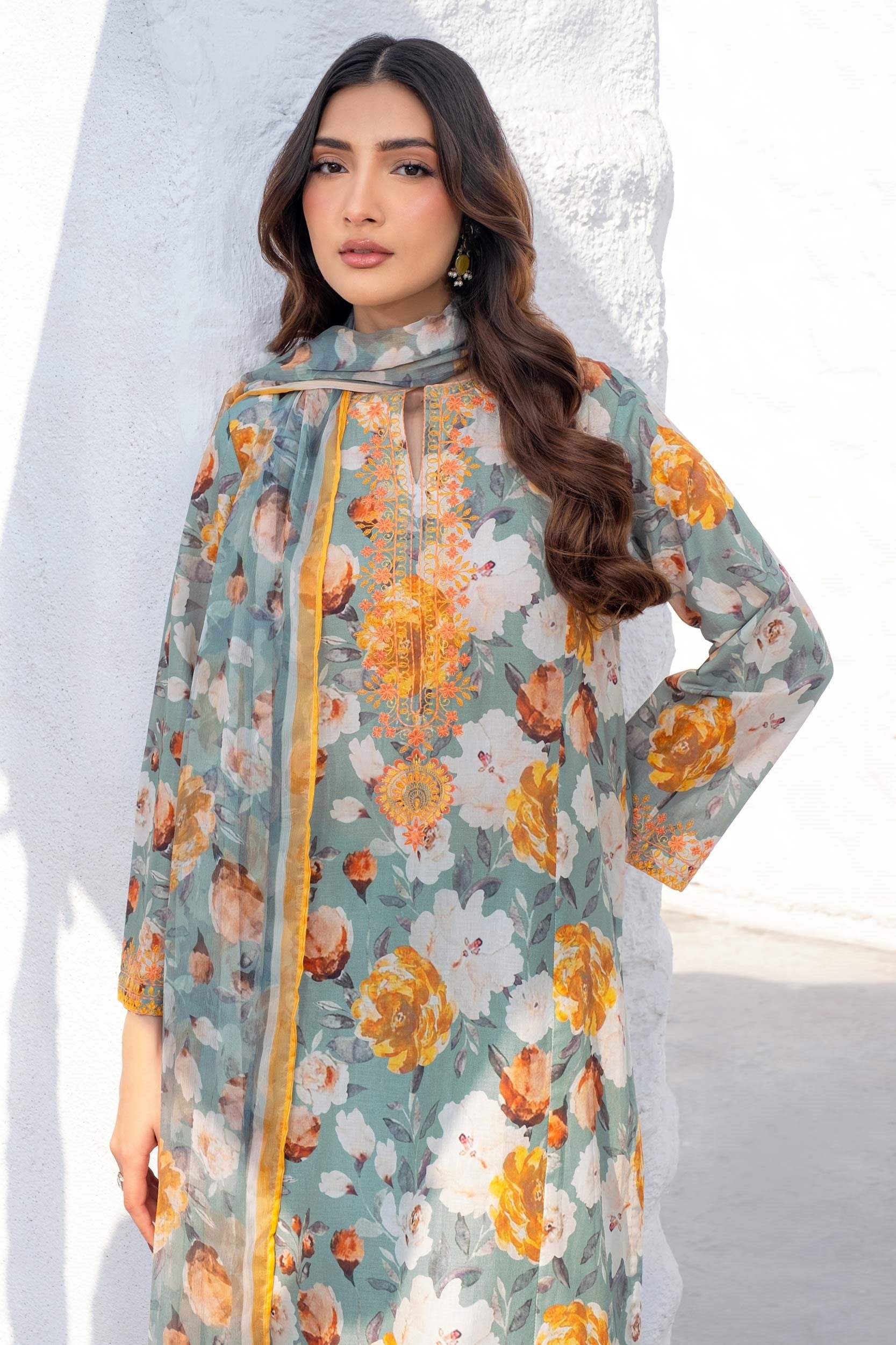 Limelight Embroidered Lawn 3 Piece Suit LIM399