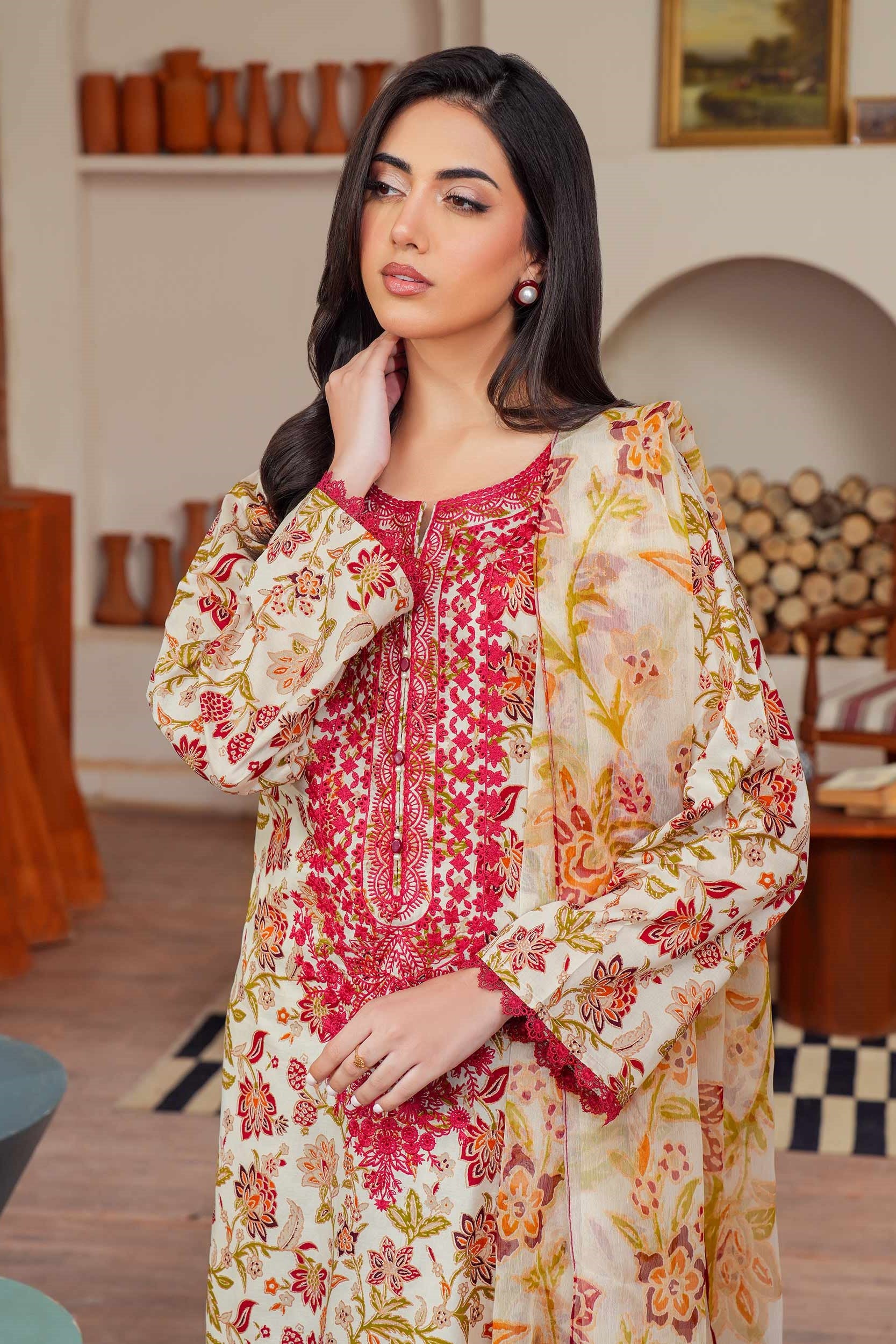 Limelight Embroidered Lawn 3 Piece Suit LIM380