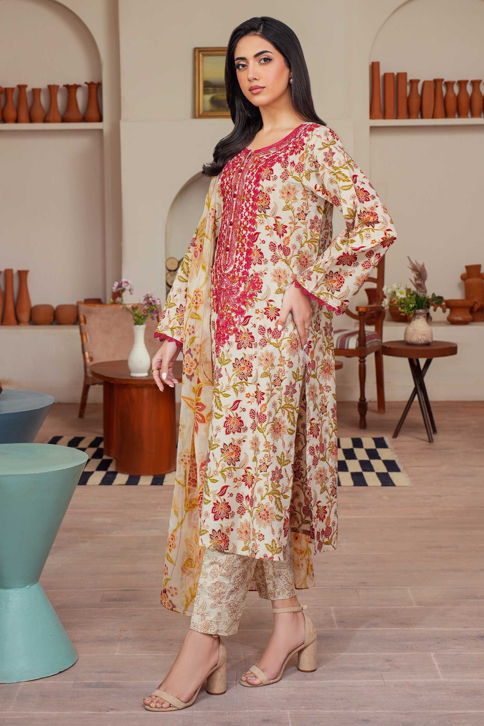 Limelight Embroidered Lawn 3 Piece Suit LIM380