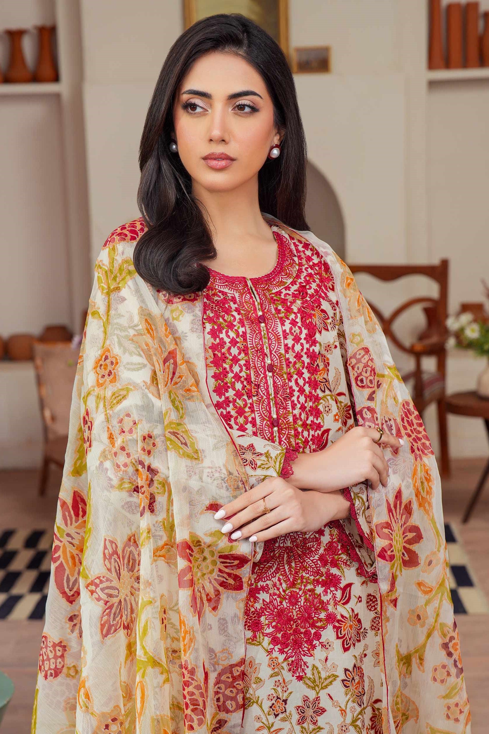 Limelight Embroidered Lawn 3 Piece Suit LIM380