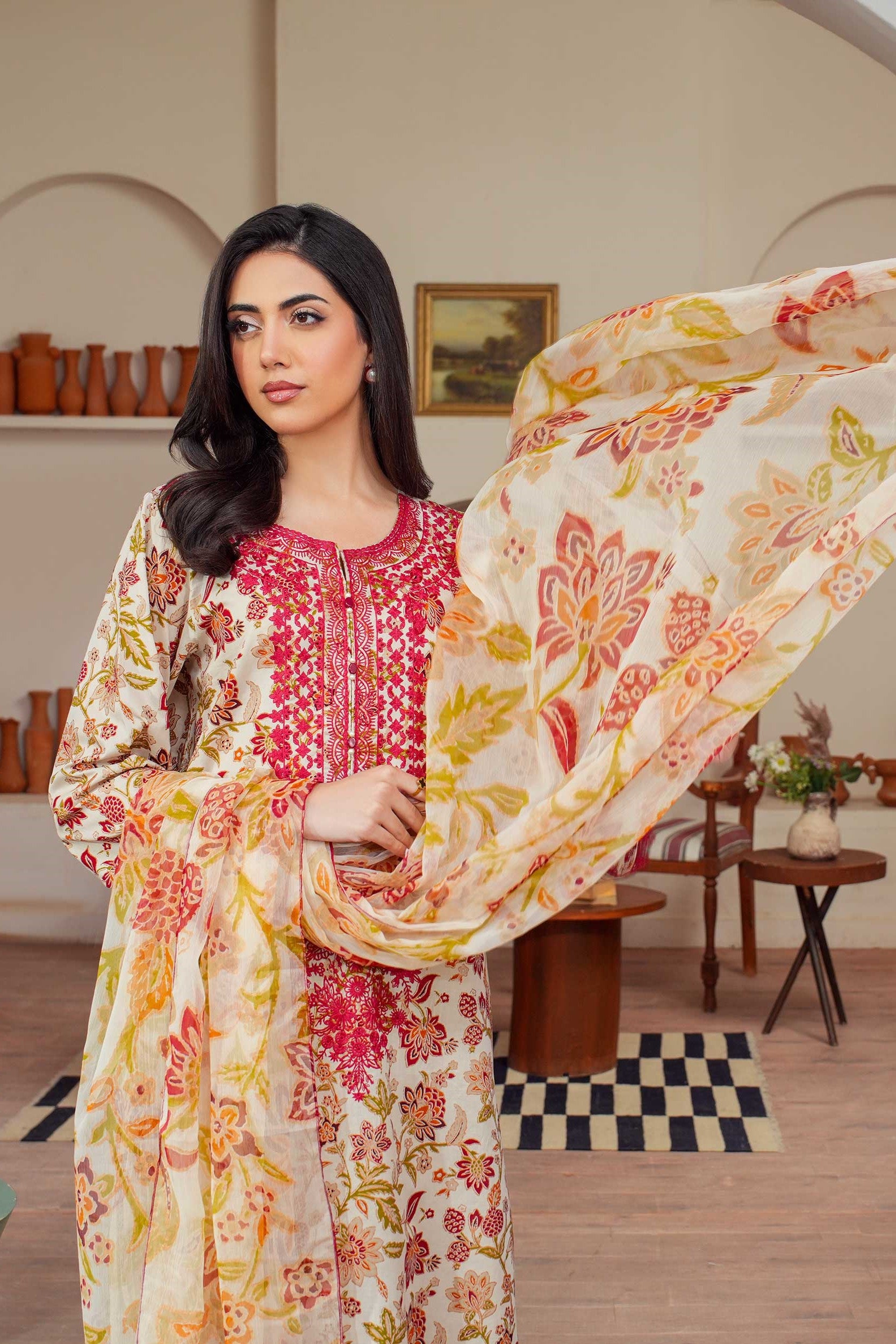 Limelight Embroidered Lawn 3 Piece Suit LIM380