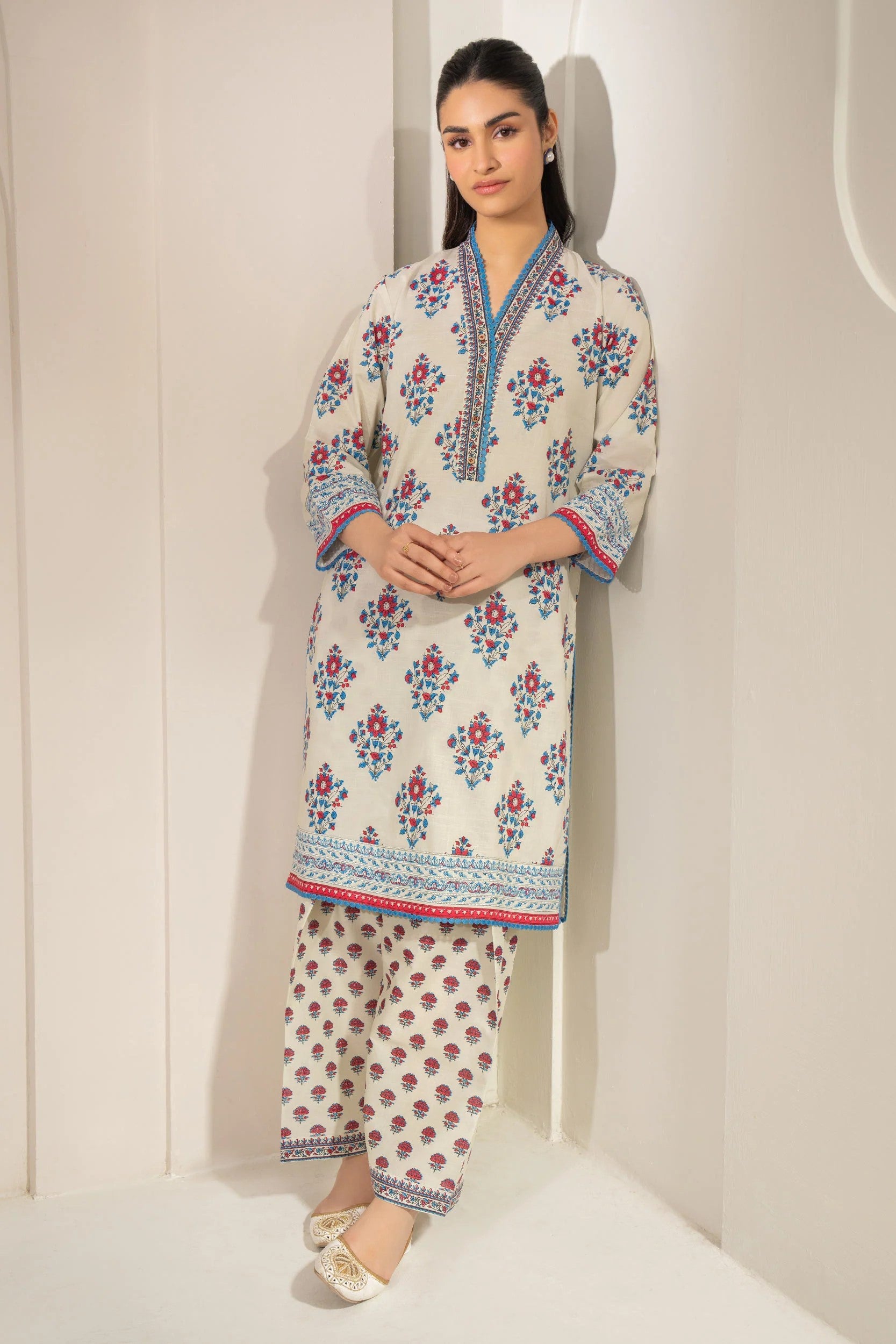 Limelight Lawn 2 Piece Shalwar Kameez LIM401