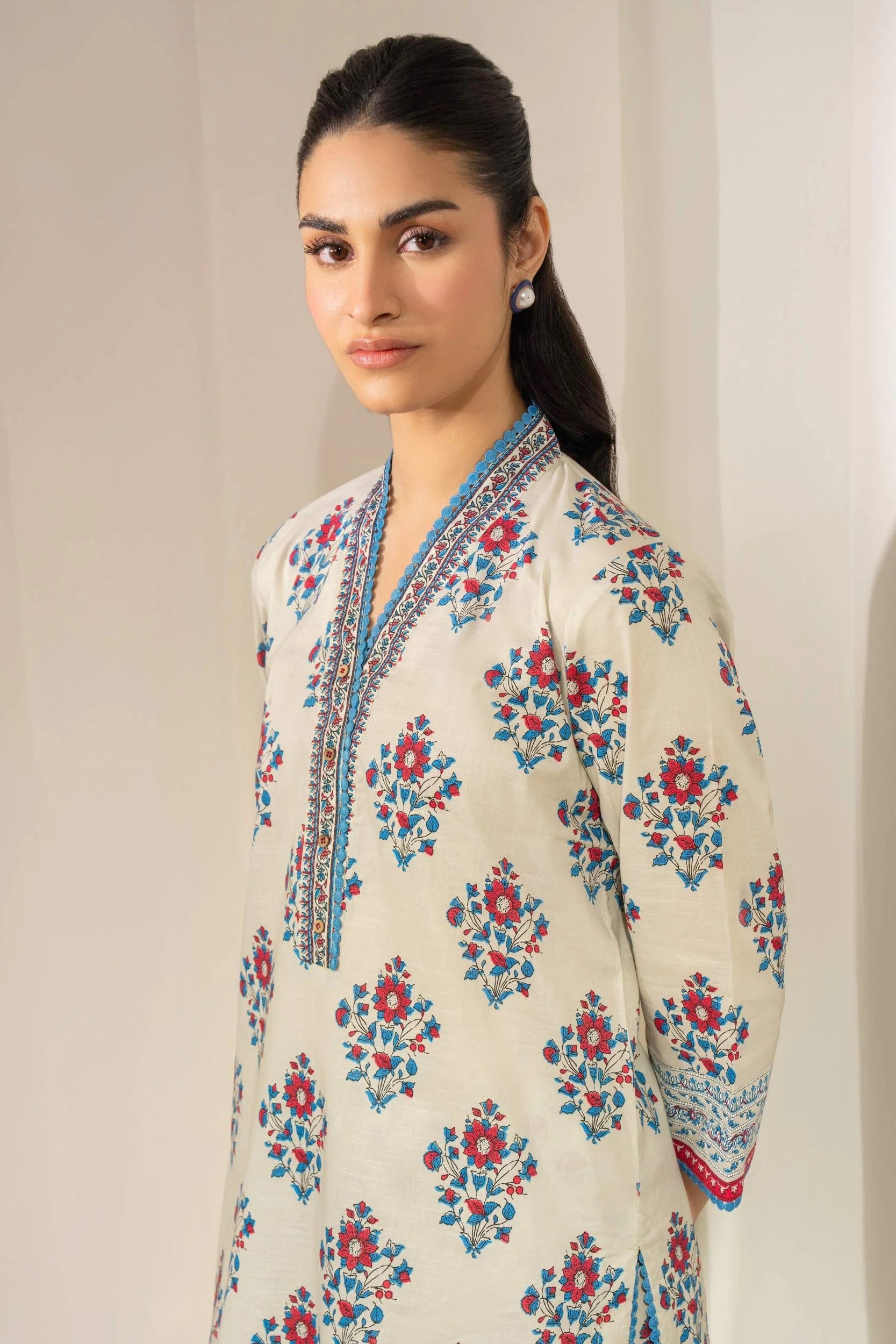Limelight Lawn 2 Piece Shalwar Kameez LIM401