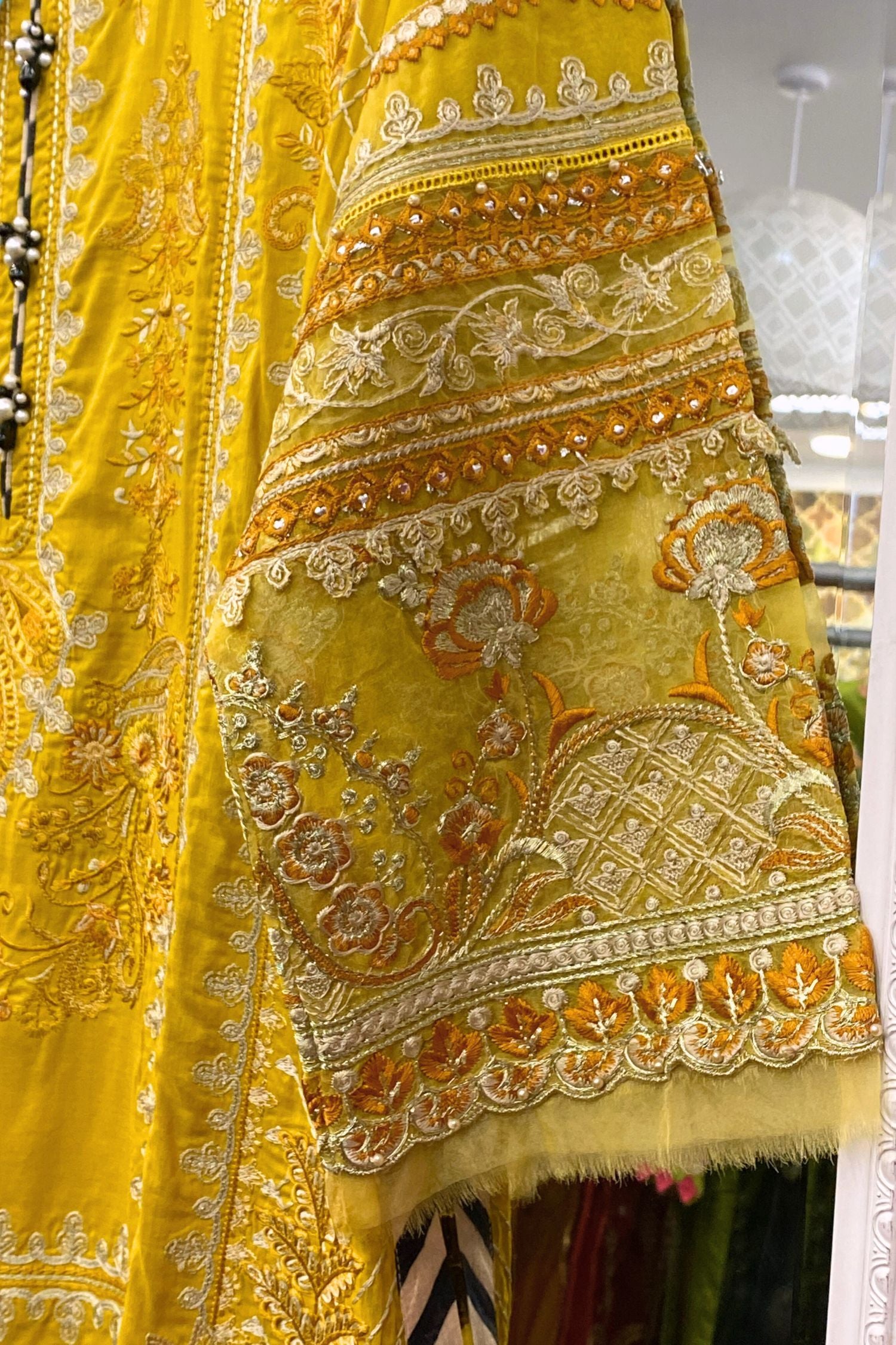 Motifz Embroidered Luxury Lawn 3 Piece Suit MOT02