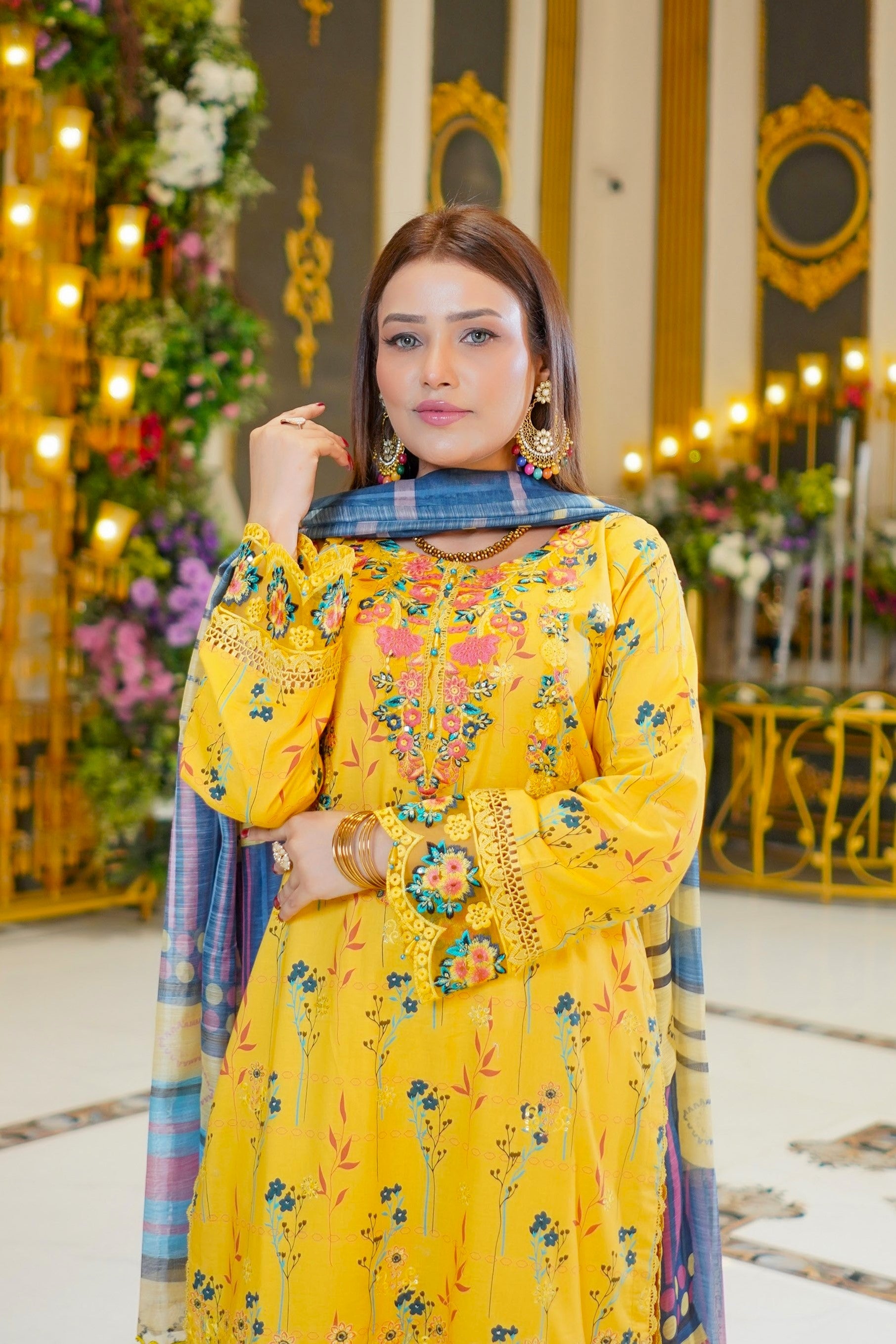 Munira Embroidered Lawn 3 Piece Suit MUN652