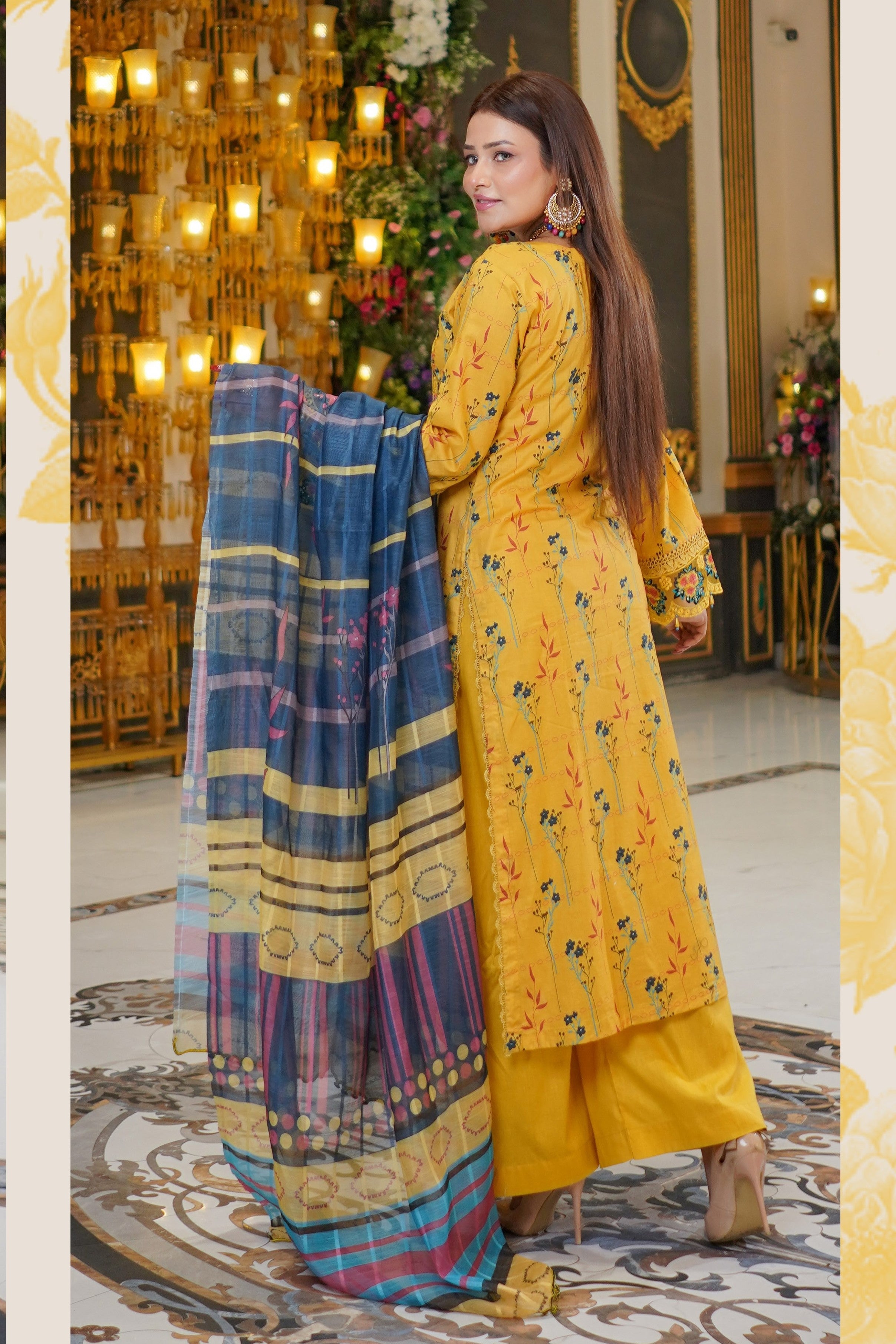 Munira Embroidered Lawn 3 Piece Suit MUN652