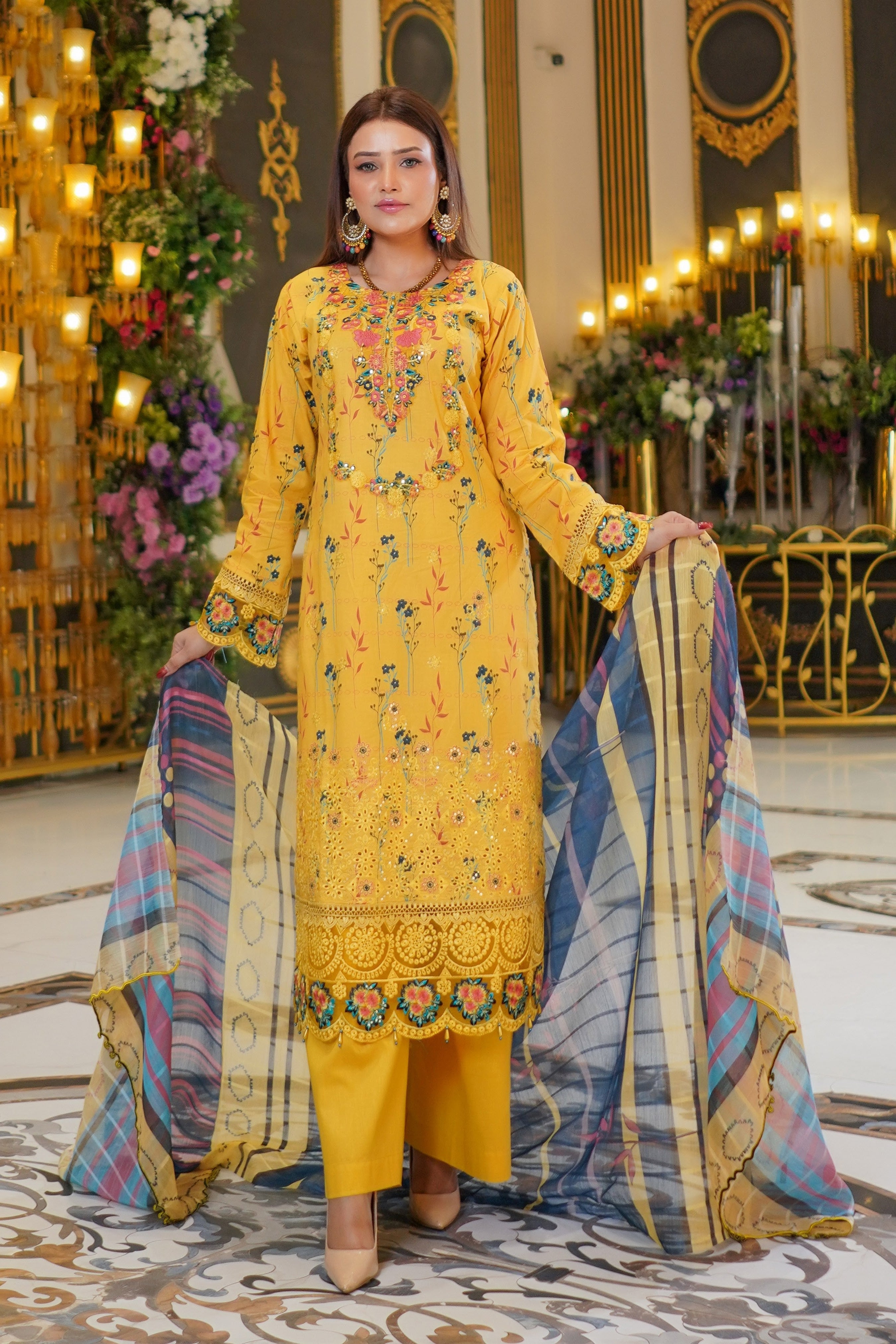 Munira Embroidered Lawn 3 Piece Suit MUN652