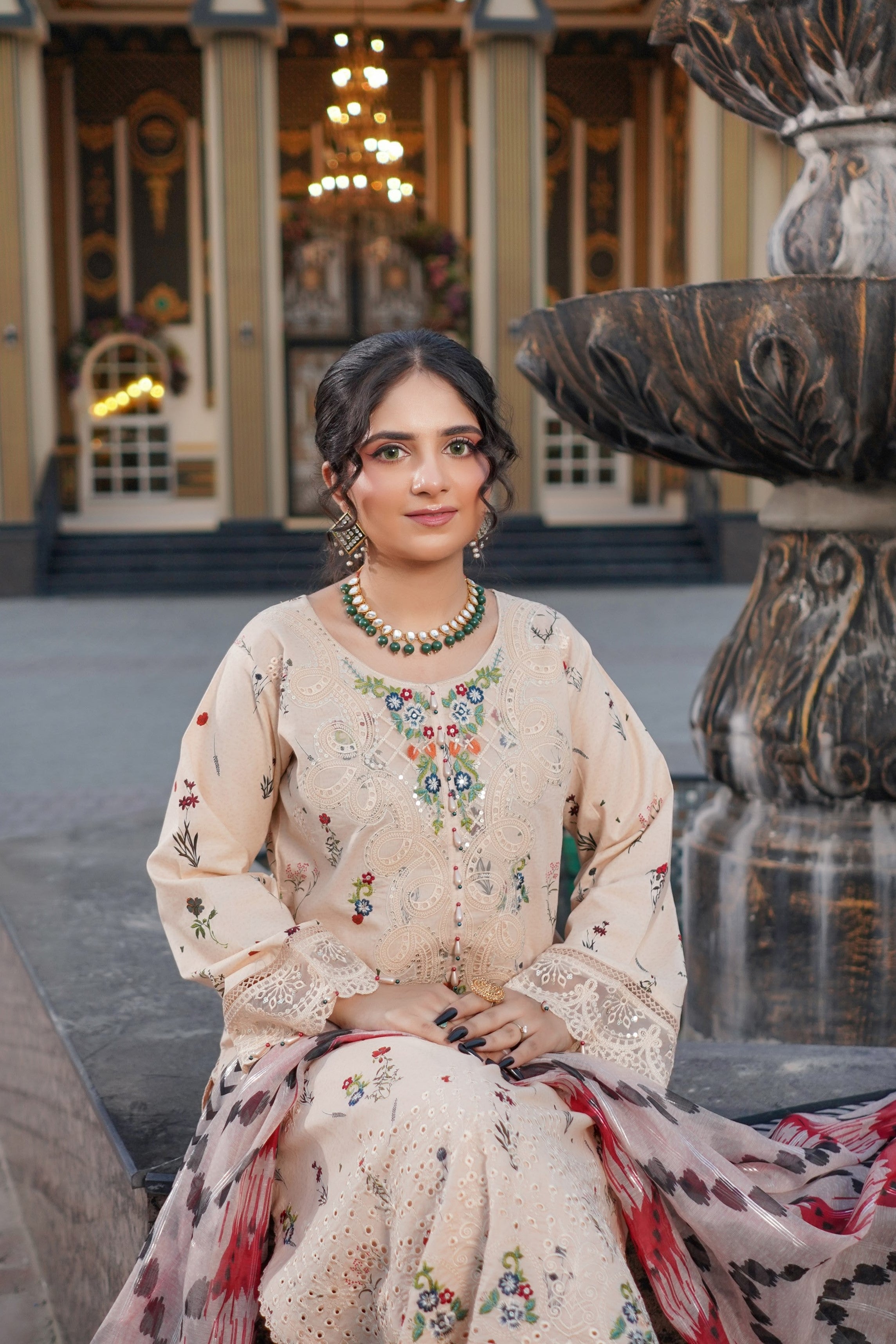 Munira Embroidered Lawn 3 Piece Suit MUN653