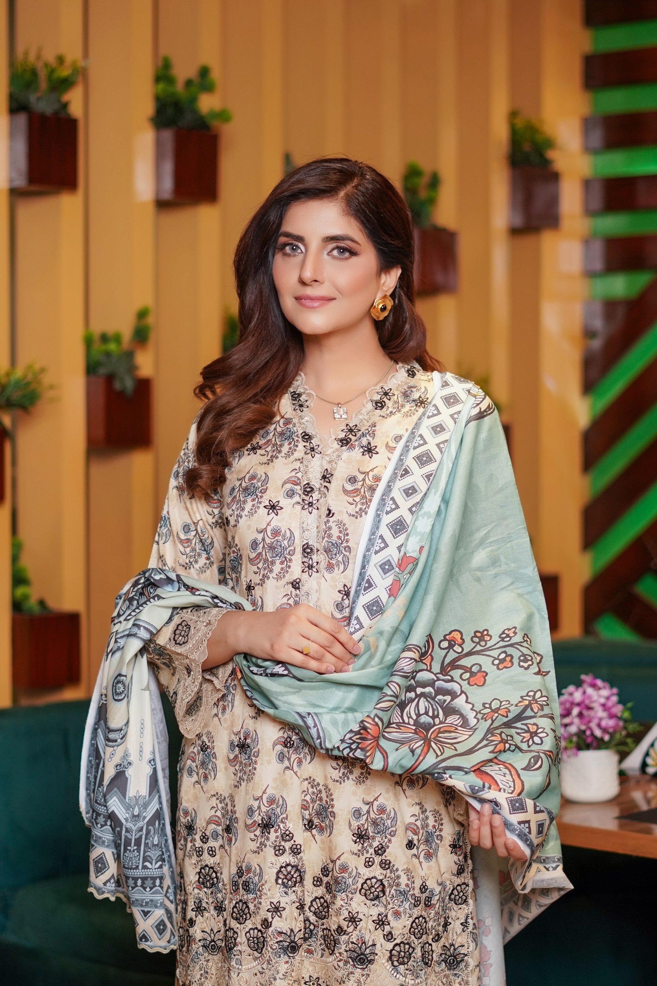 Munira Embroidered Lawn 3 Piece Suit MUN646