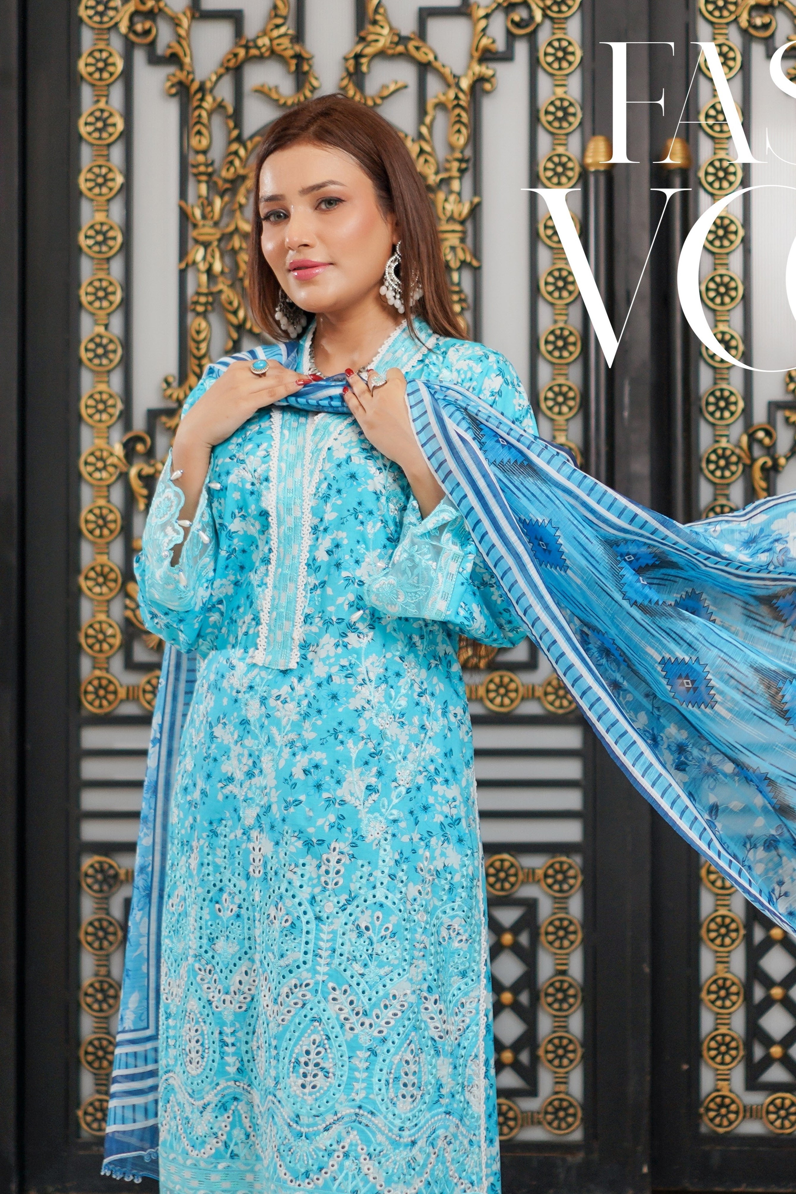 Munira Embroidered Lawn 3 Piece Suit MUN656