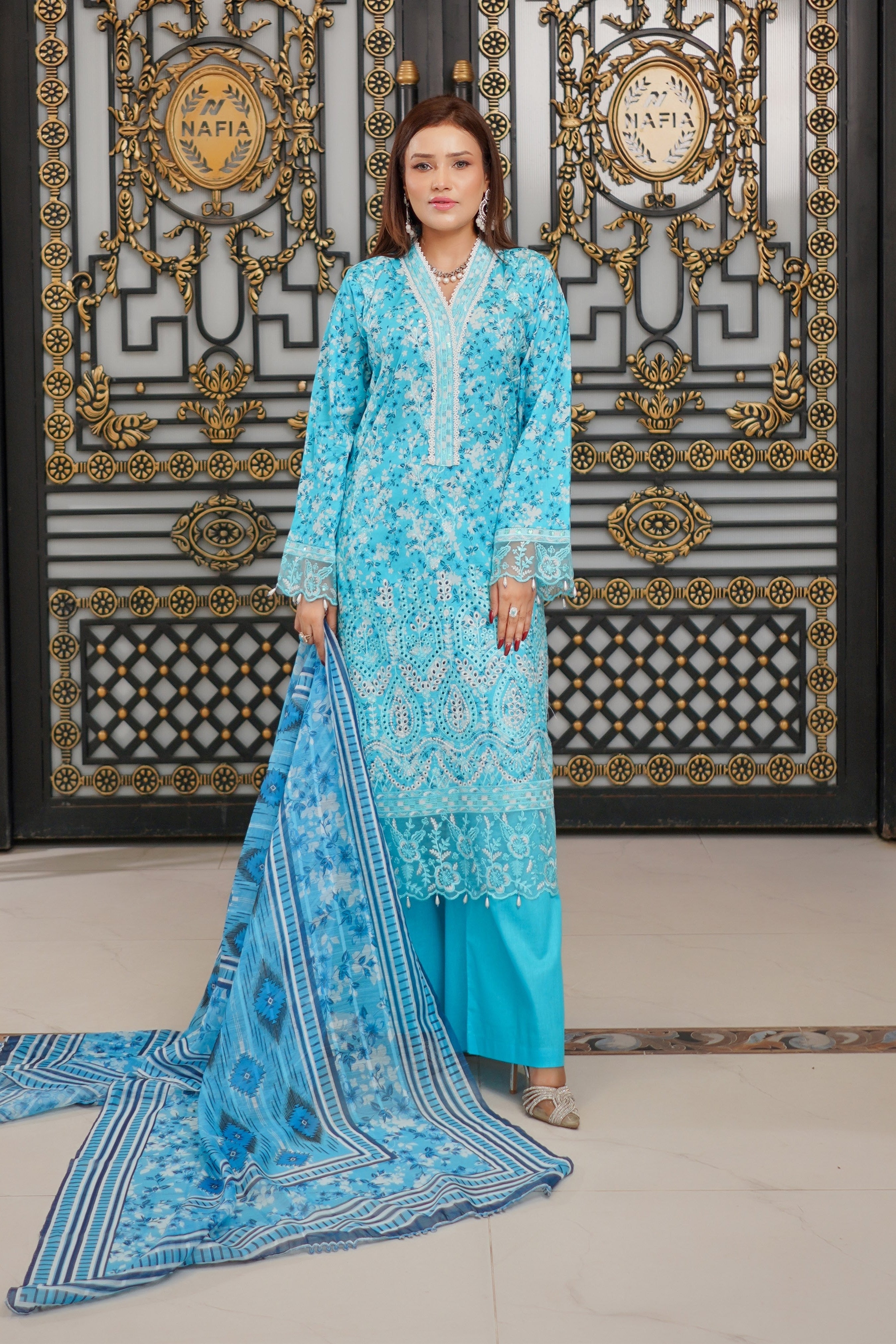 Munira Embroidered Lawn 3 Piece Suit MUN656