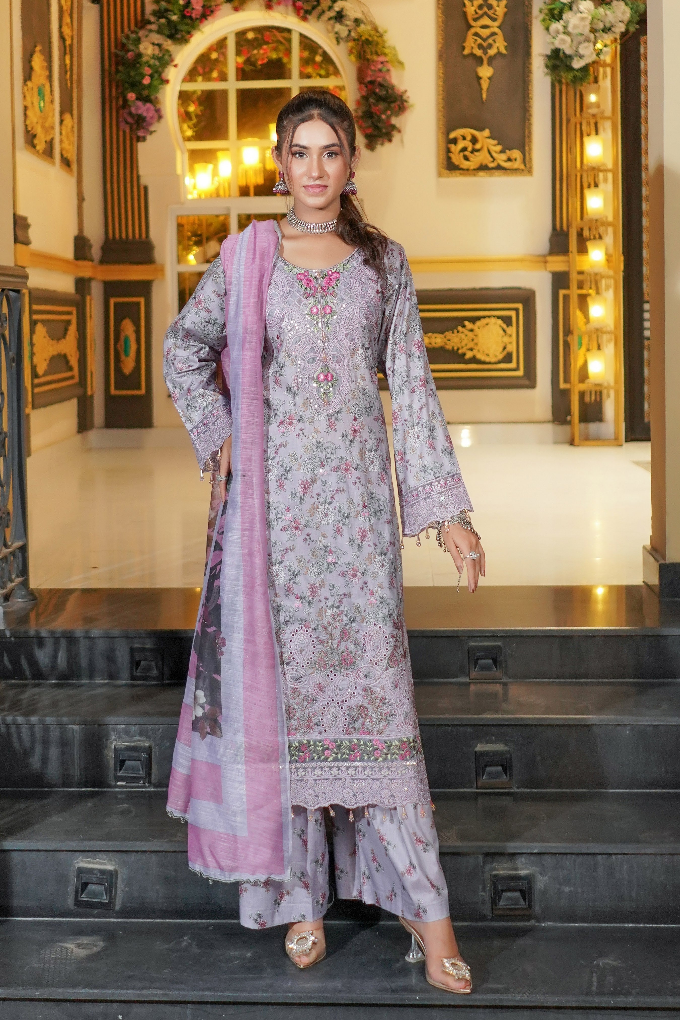 Munira Embroidered Lawn 3 Piece Suit MUN657