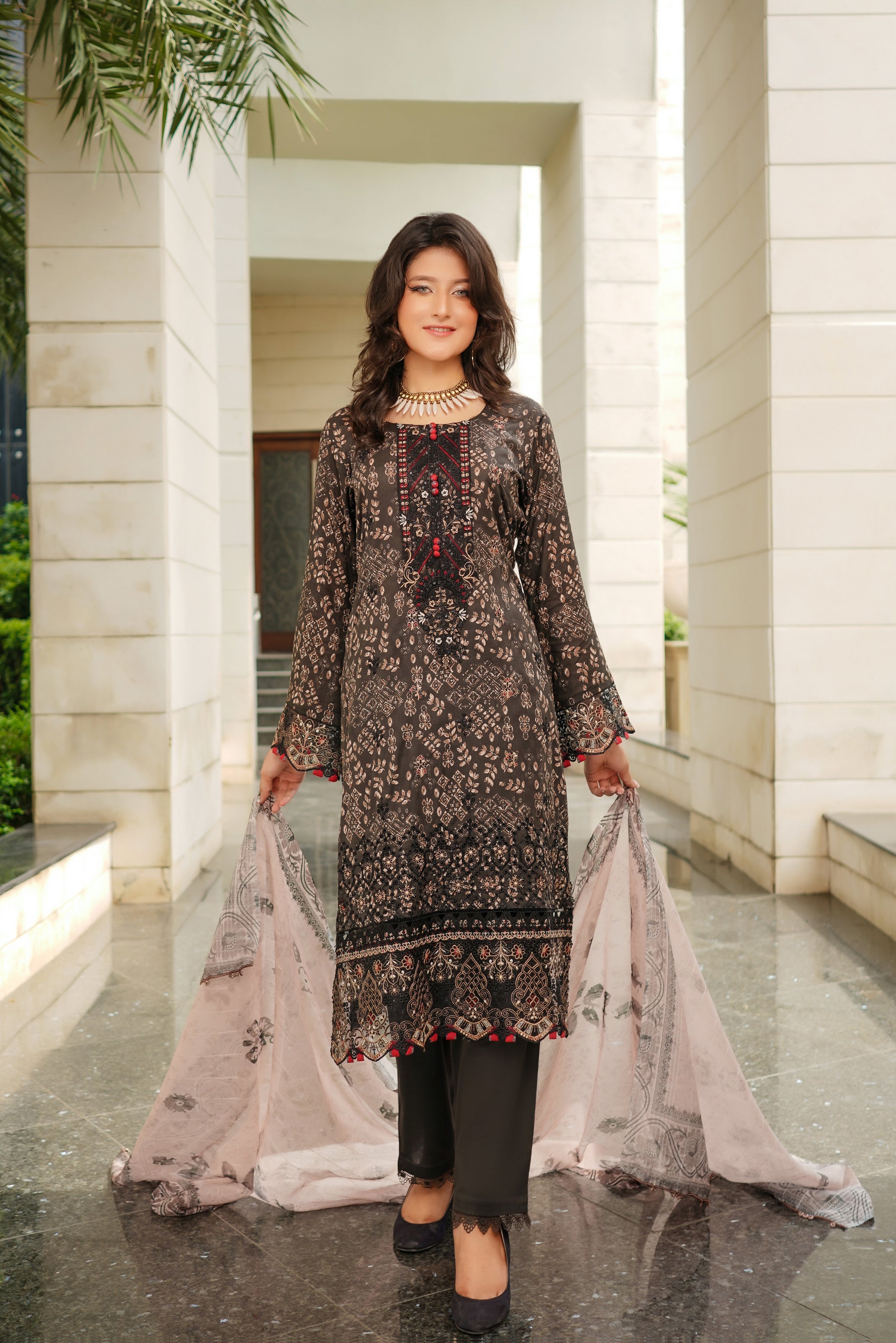 Munira Embroidered Lawn 3 Piece Suit MUN660