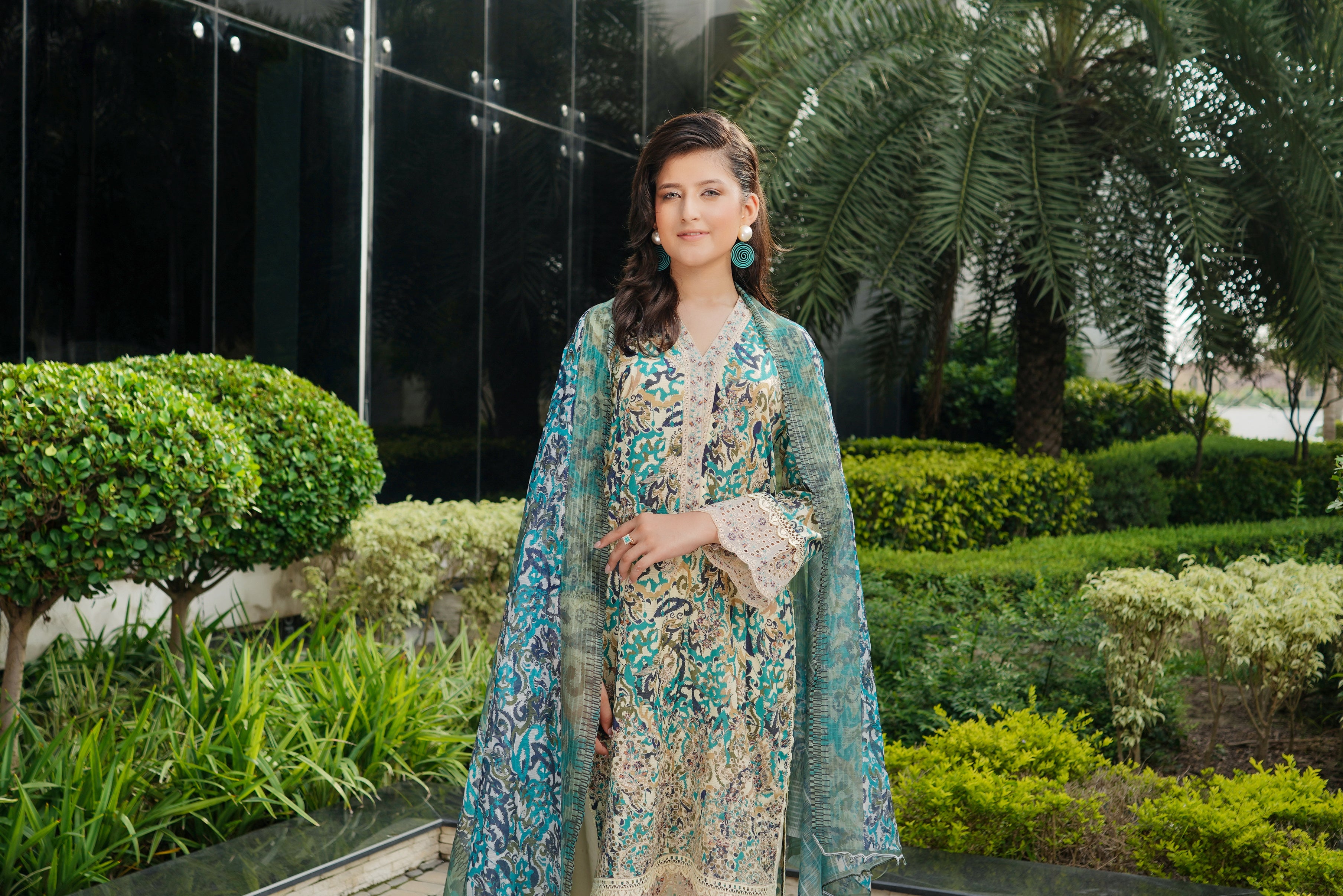 Munira Embroidered Lawn 3 Piece Suit MUN663