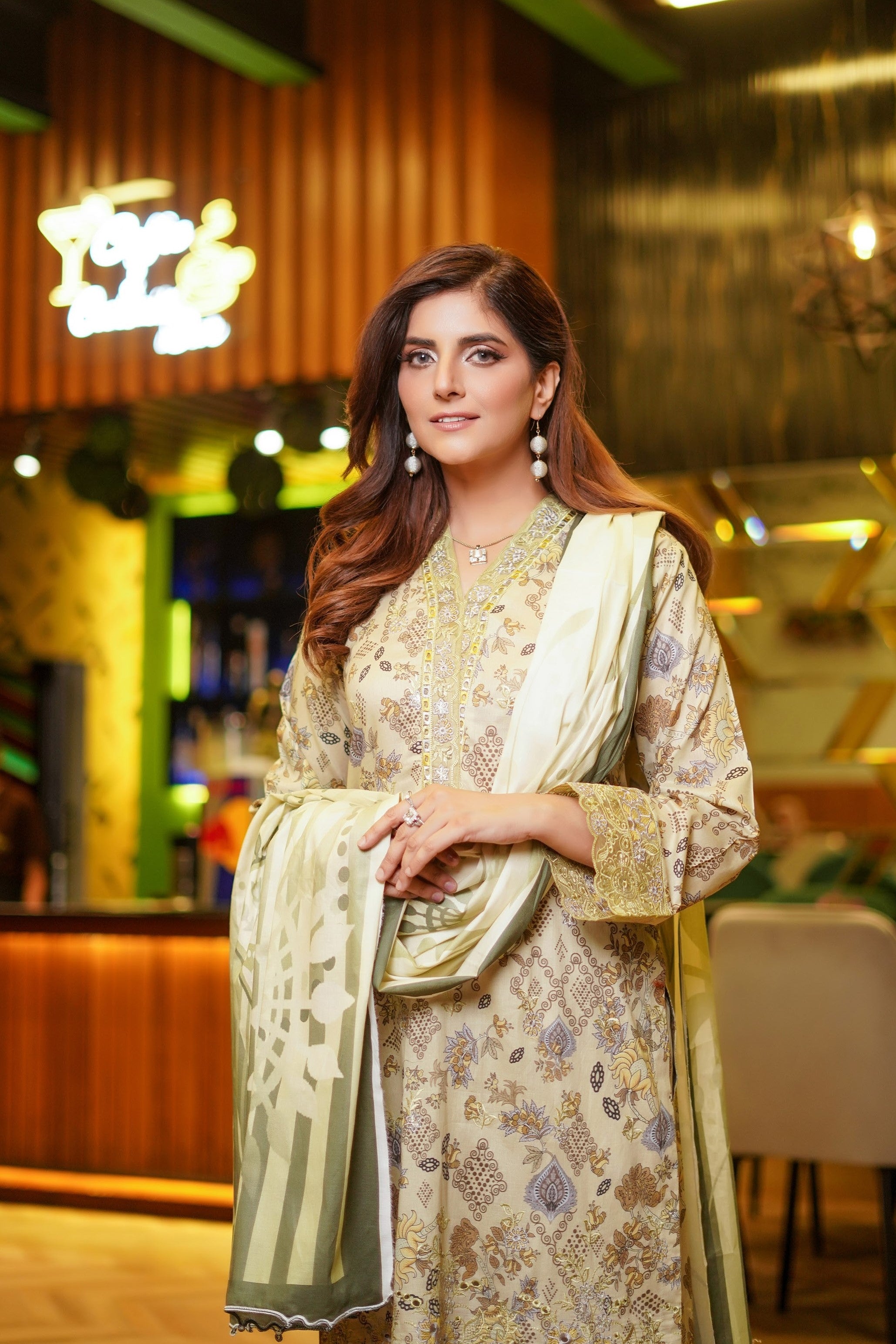 Munira Embroidered Lawn 3 Piece Suit MUN648