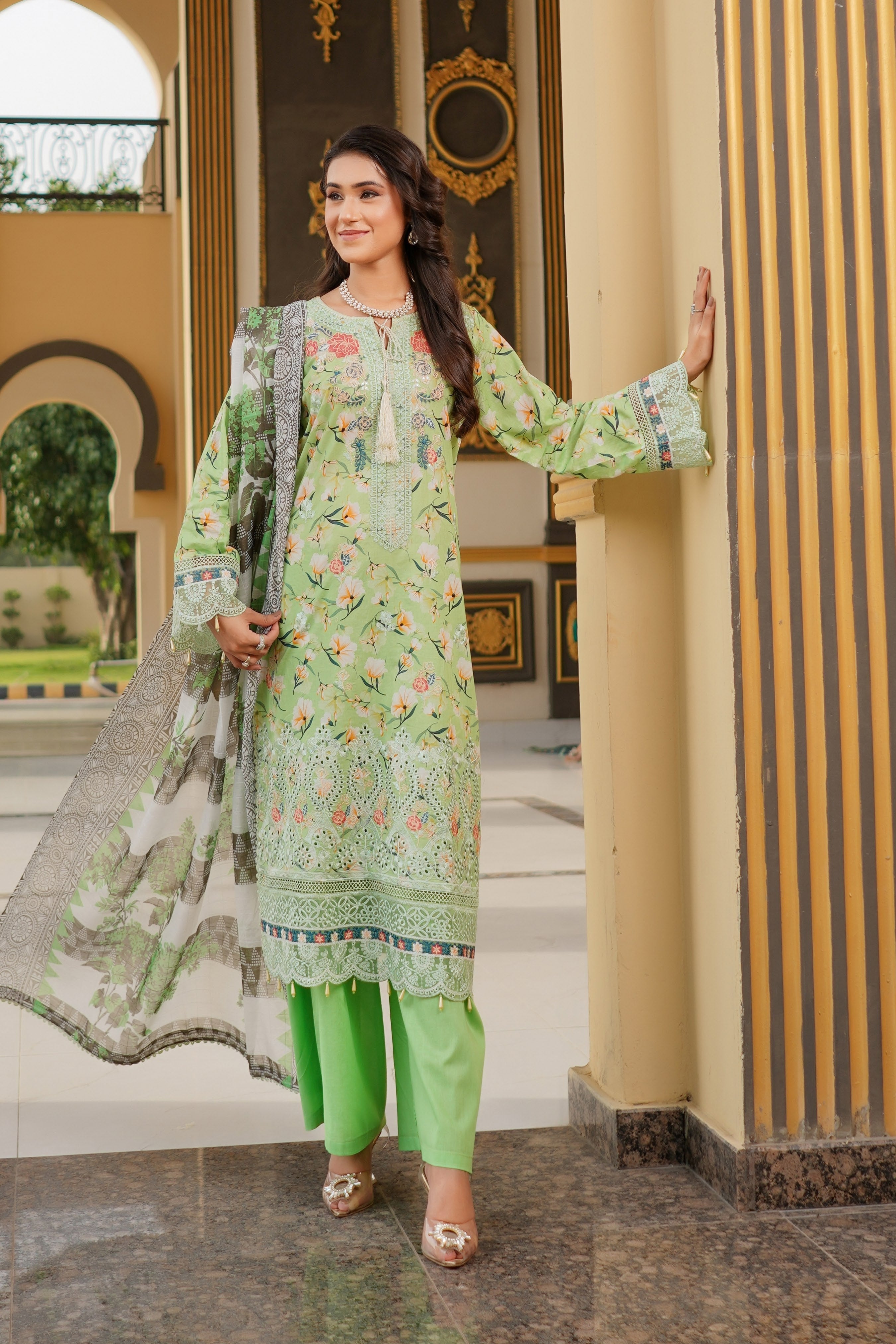 Munira Embroidered Lawn 3 Piece Suit MUN651