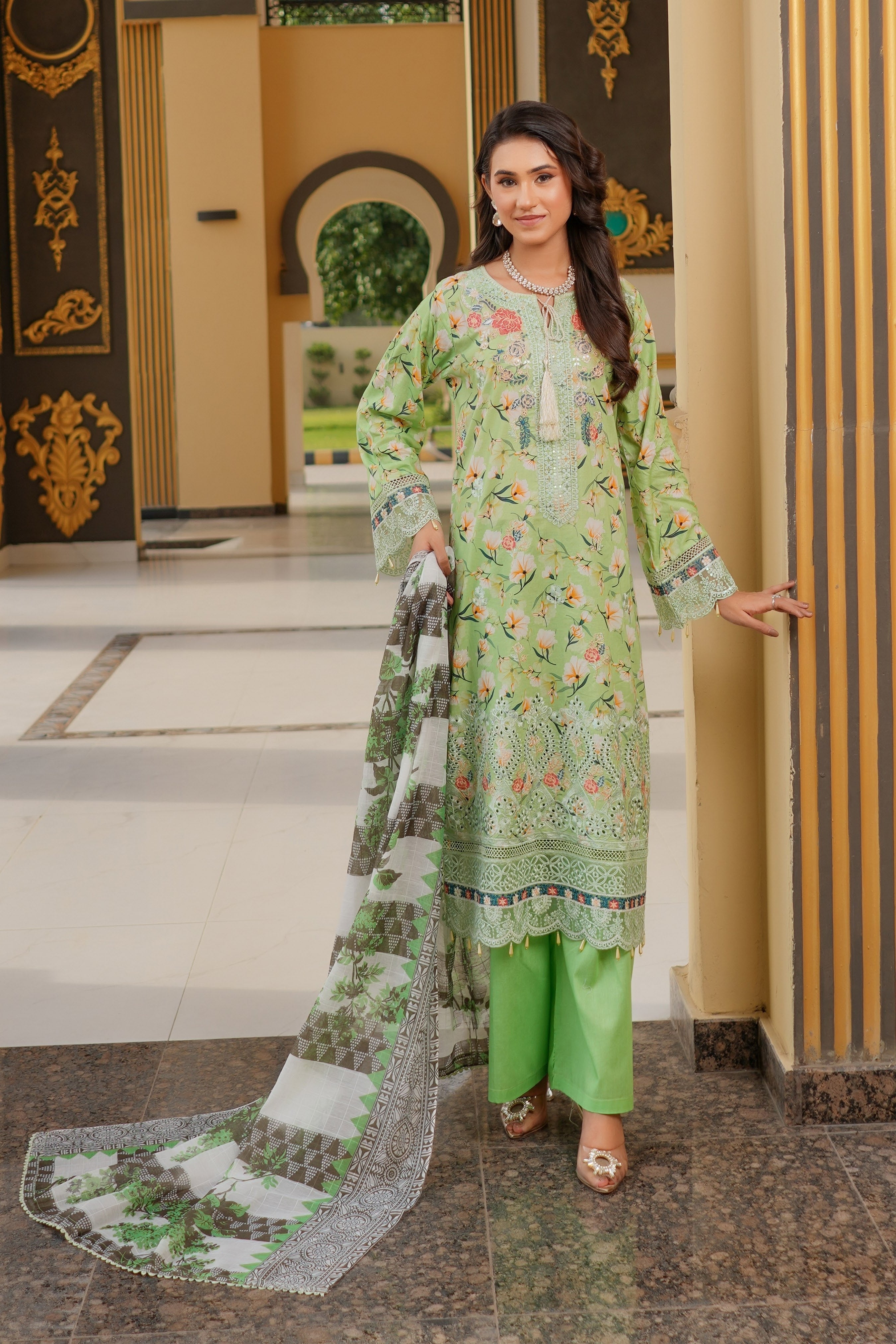 Munira Embroidered Lawn 3 Piece Suit MUN651