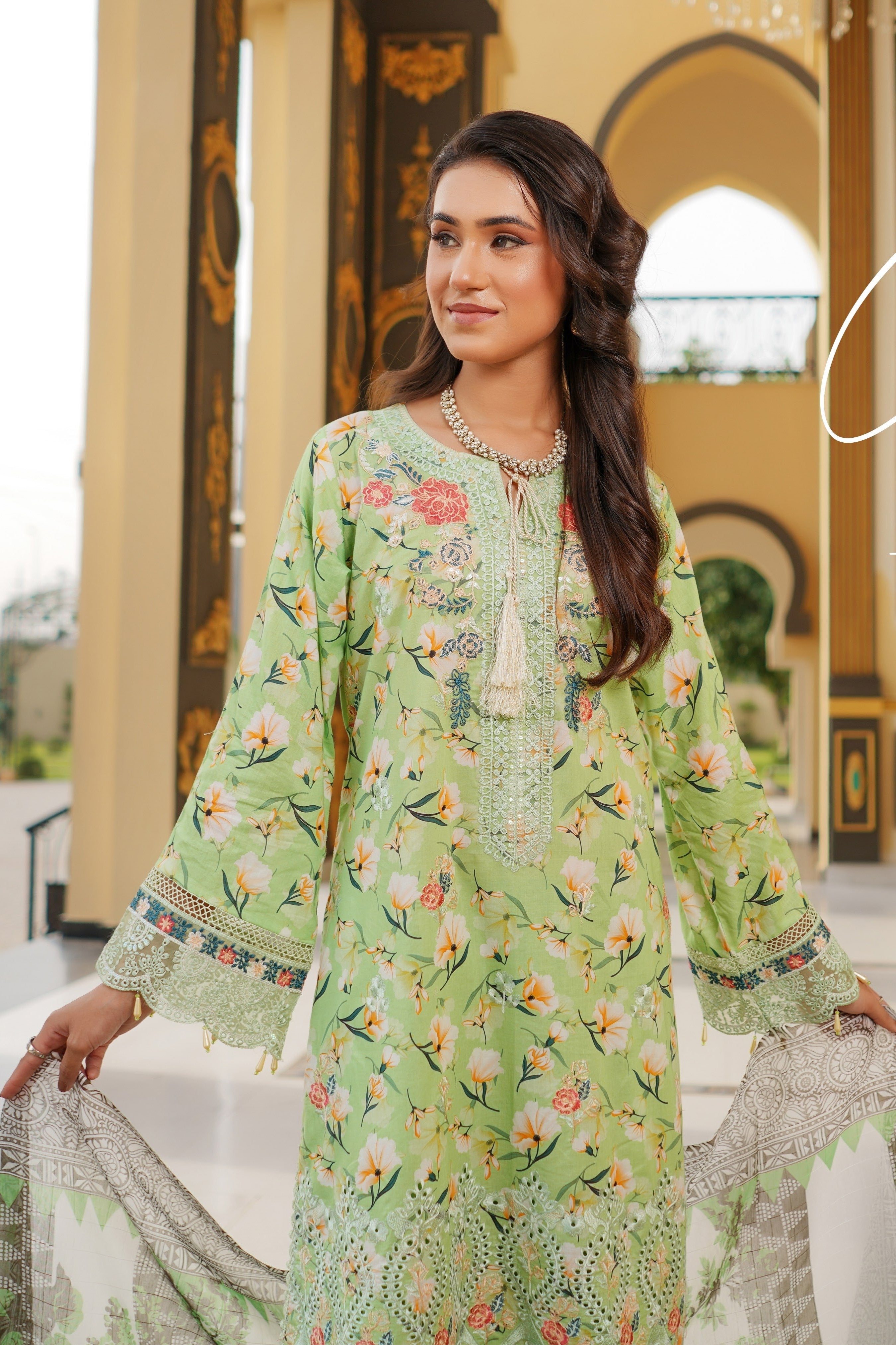 Munira Embroidered Lawn 3 Piece Suit MUN651