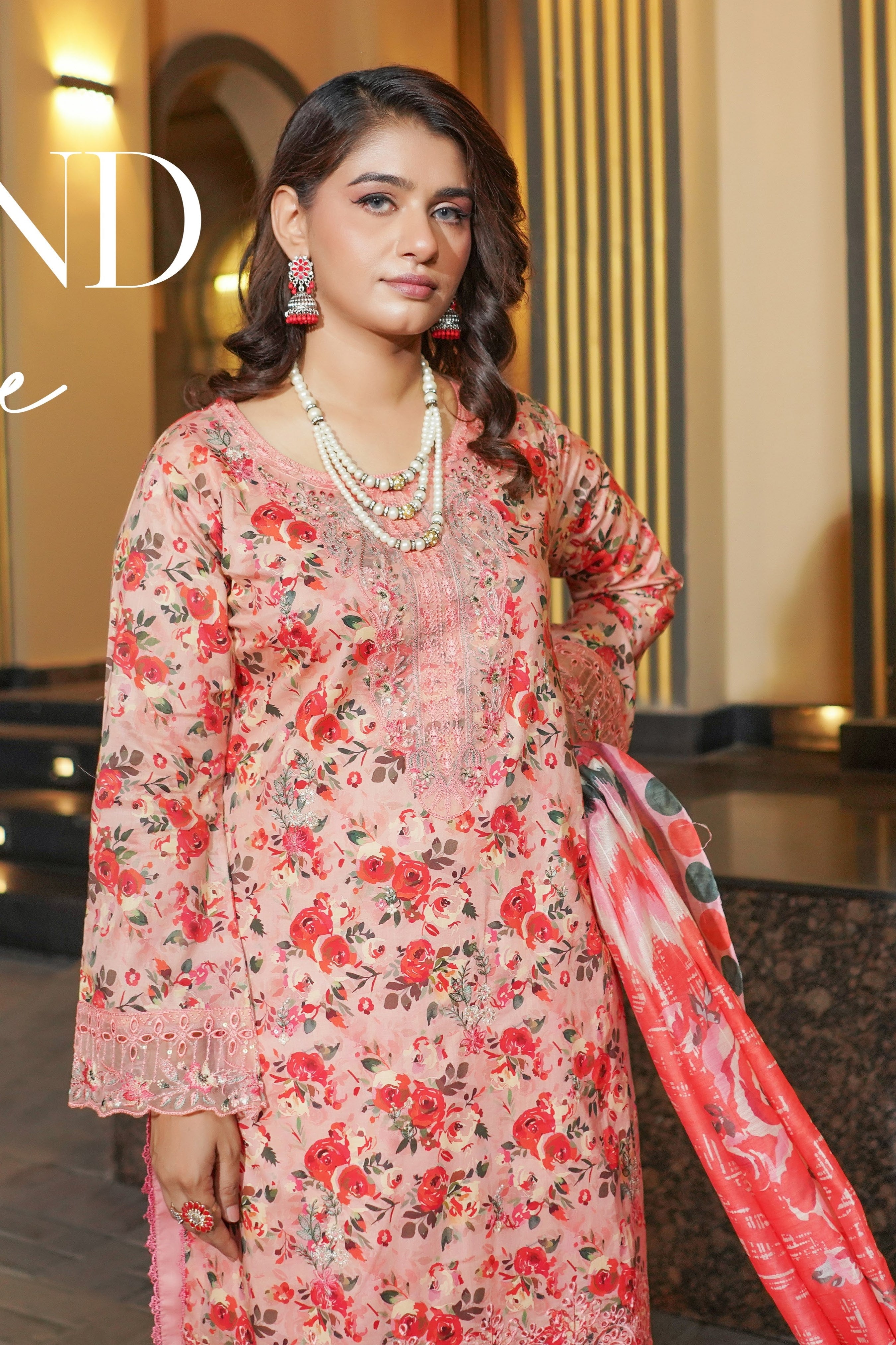 Munira Embroidered Lawn 3 Piece Suit MUN658