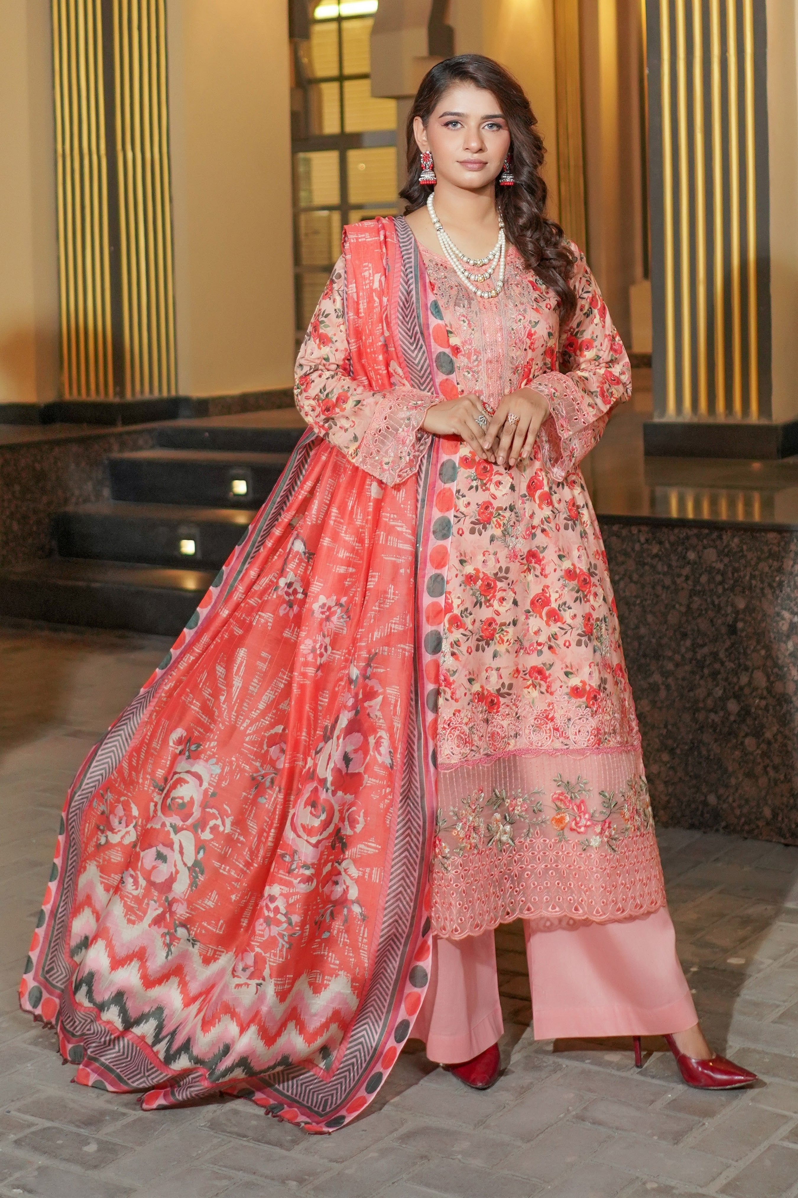 Munira Embroidered Lawn 3 Piece Suit MUN658