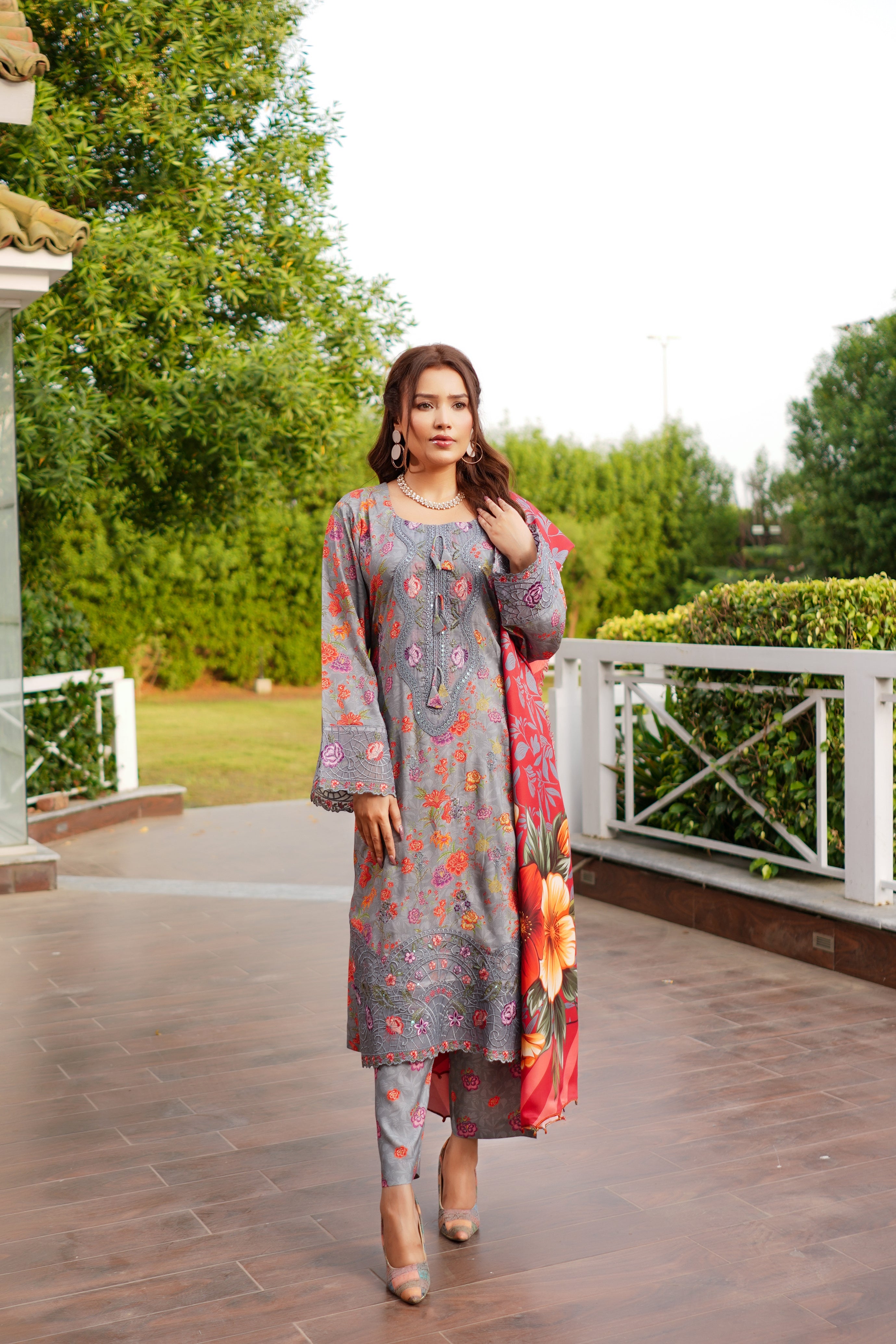 Munira Embroidered Linen 3 Piece Suit MUN689