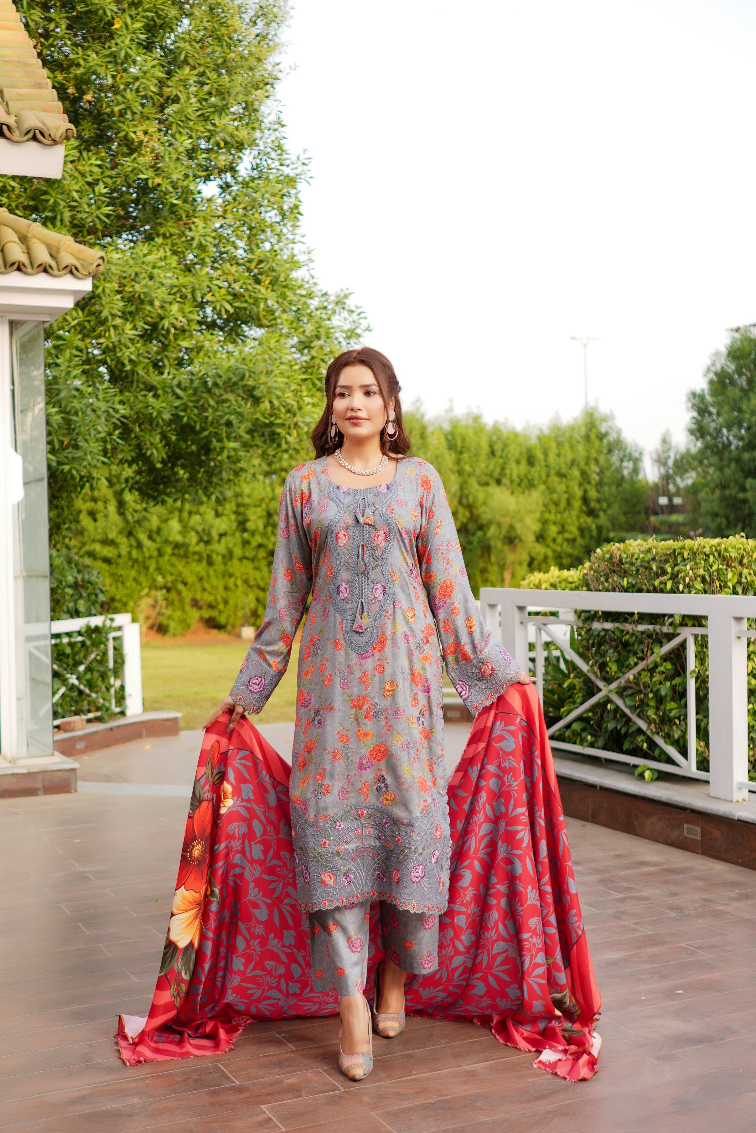 Munira Embroidered Linen 3 Piece Suit MUN689