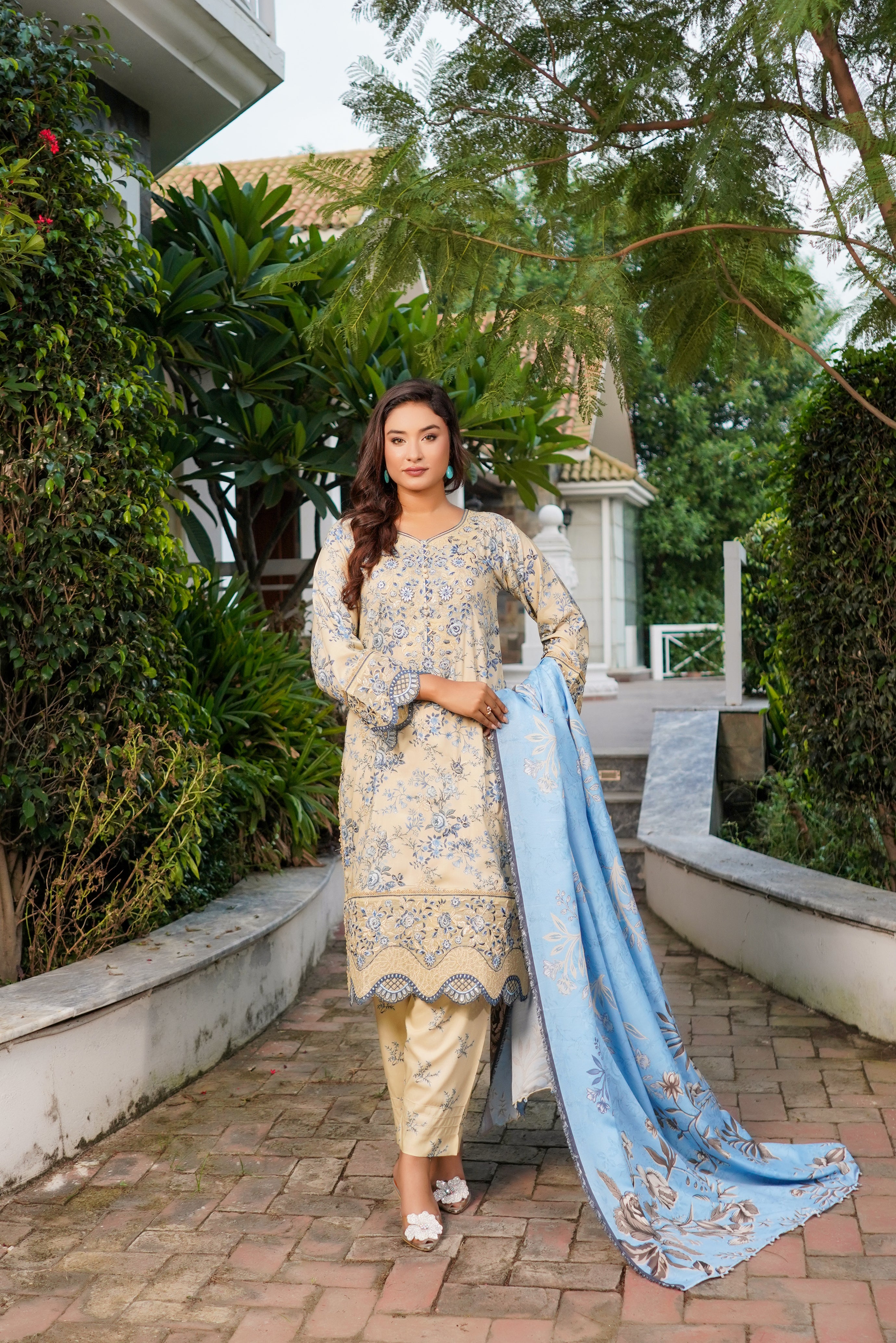 Munira Embroidered Linen 3 Piece Suit MUN690