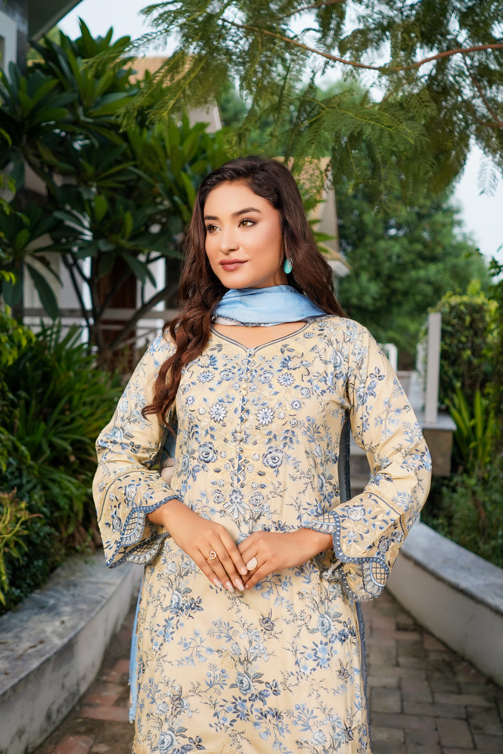 Munira Embroidered Linen 3 Piece Suit MUN690