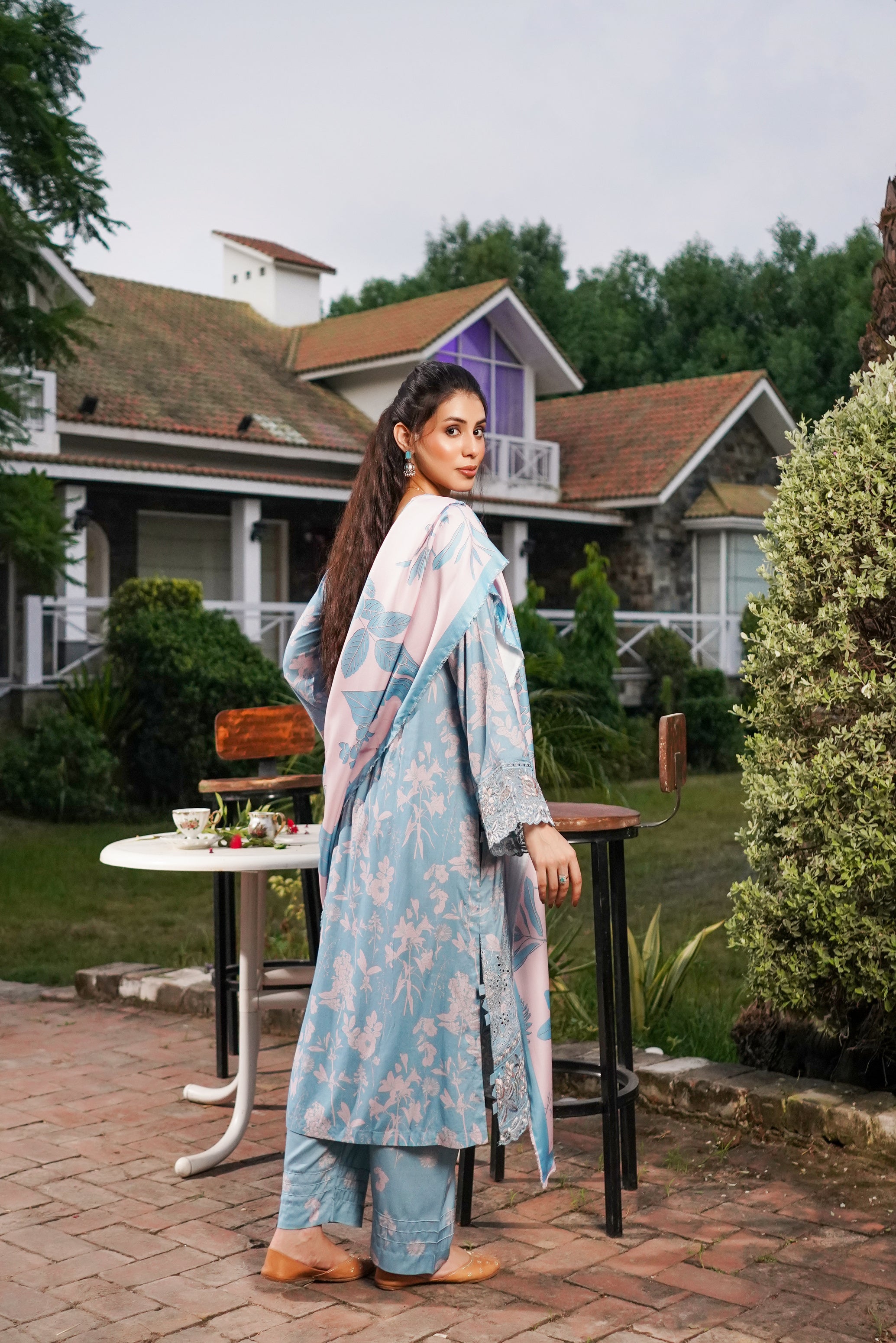 Munira Embroidered Linen 3 Piece Suit MUN691