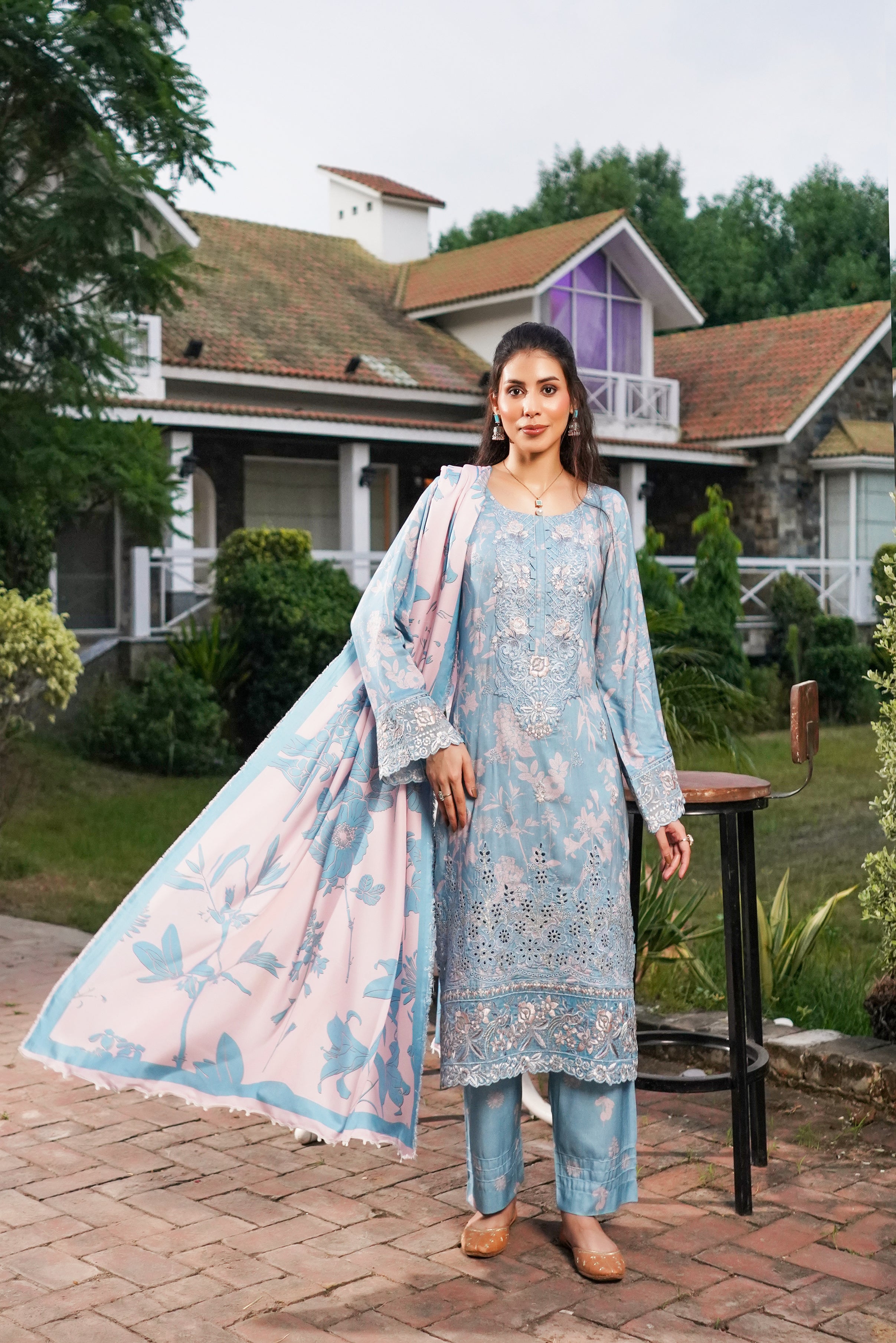 Munira Embroidered Linen 3 Piece Suit MUN691
