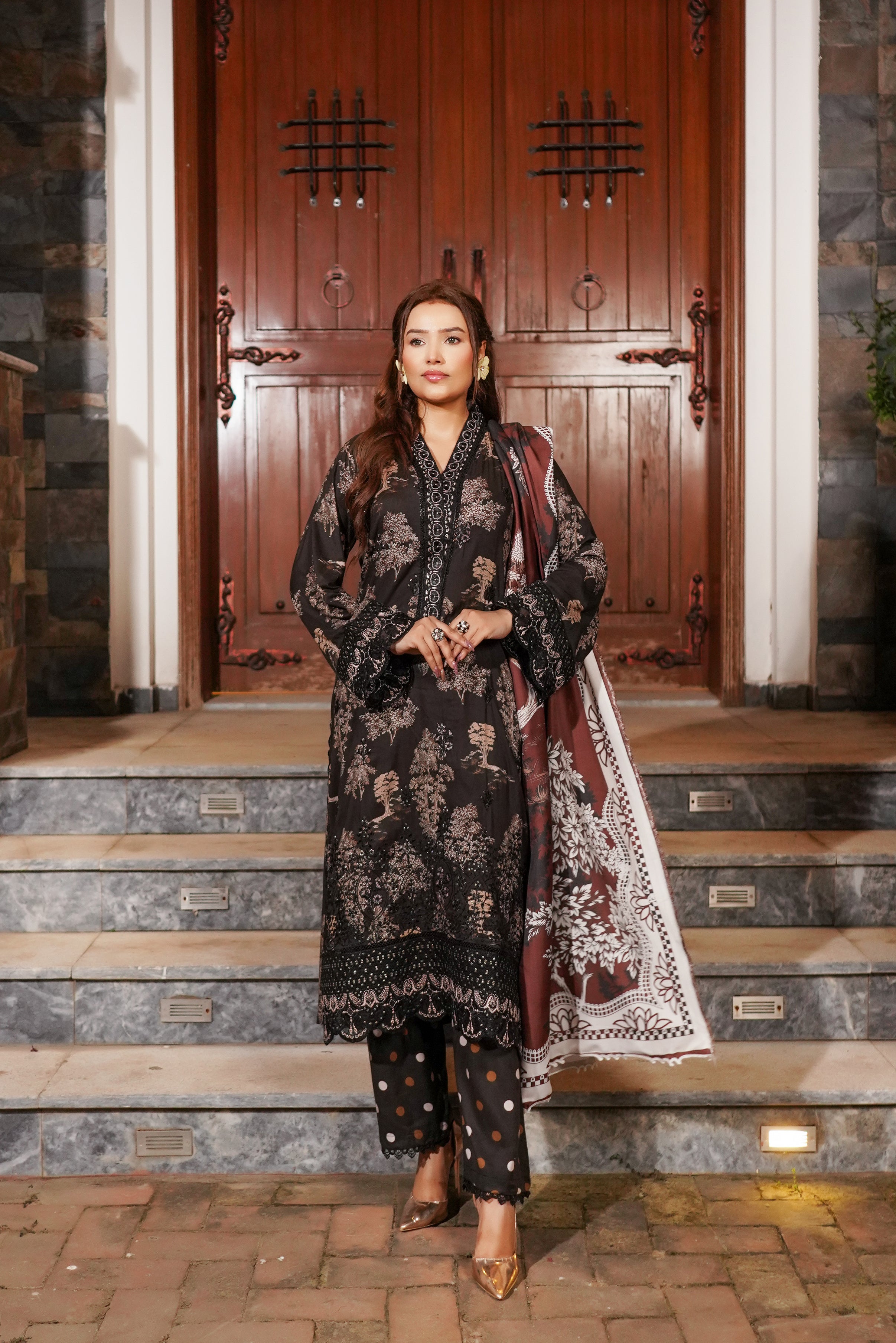 Munira Embroidered Linen 3 Piece Suit MUN694